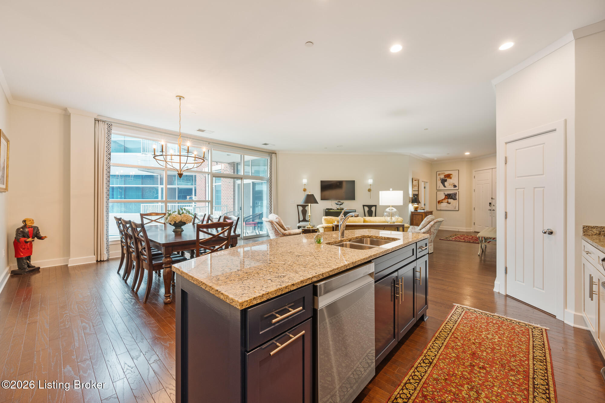 324 E Main St 401