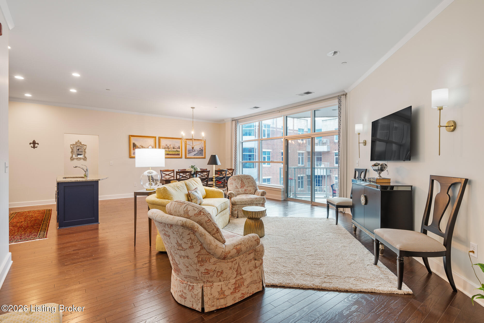 324 E Main St 401