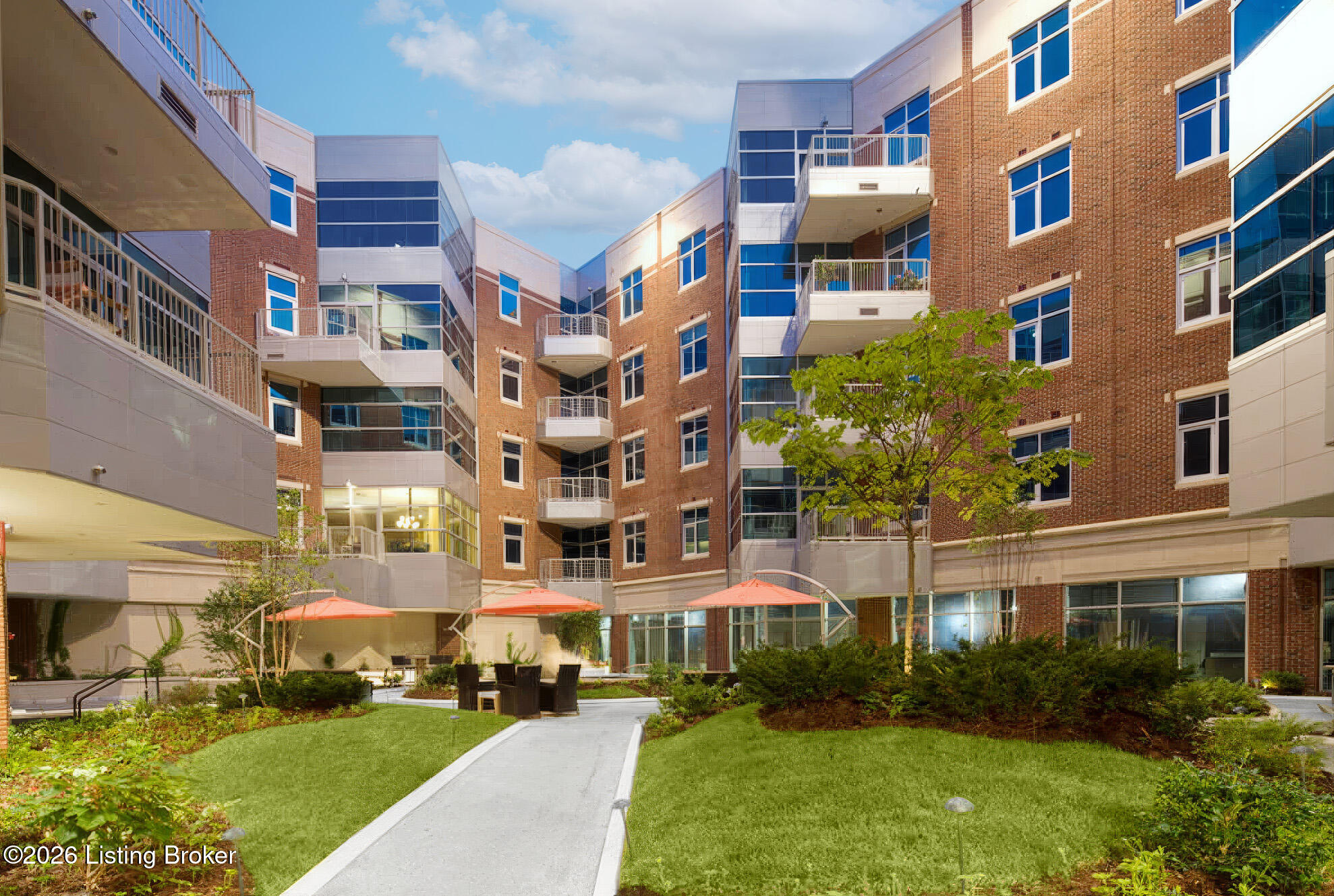 324 E Main St 401