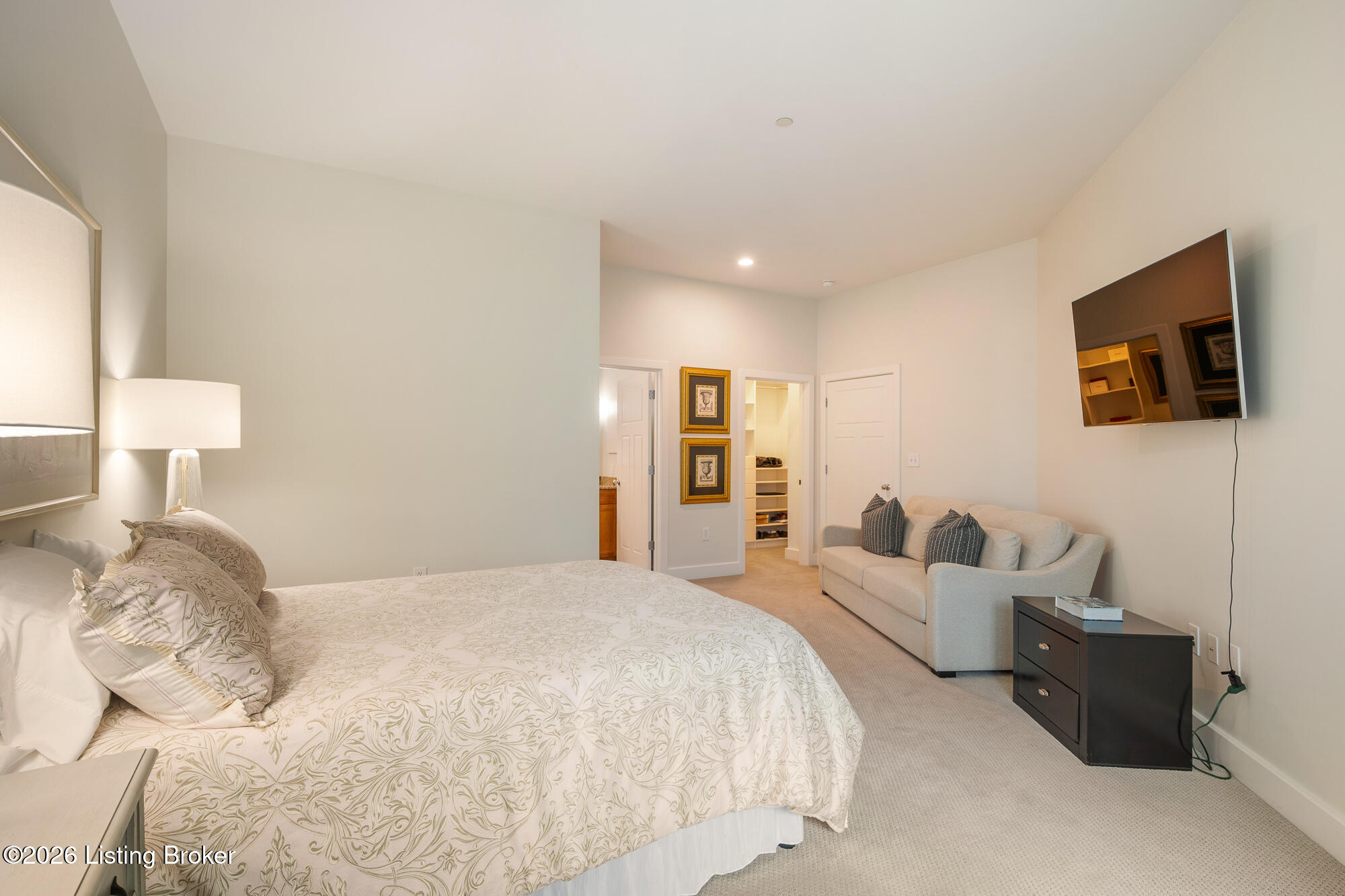 324 E Main St 401