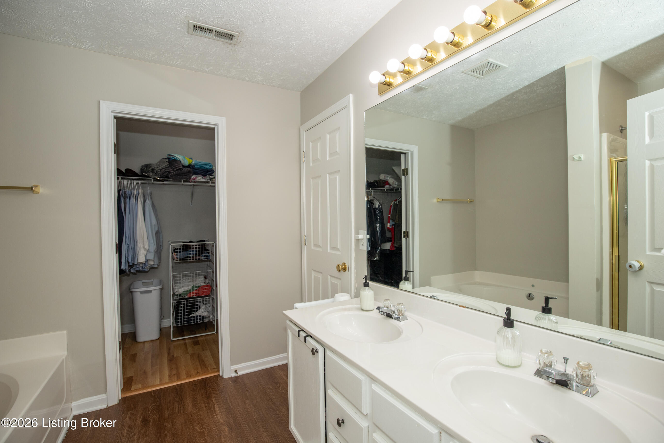 4909 Middlesex Dr