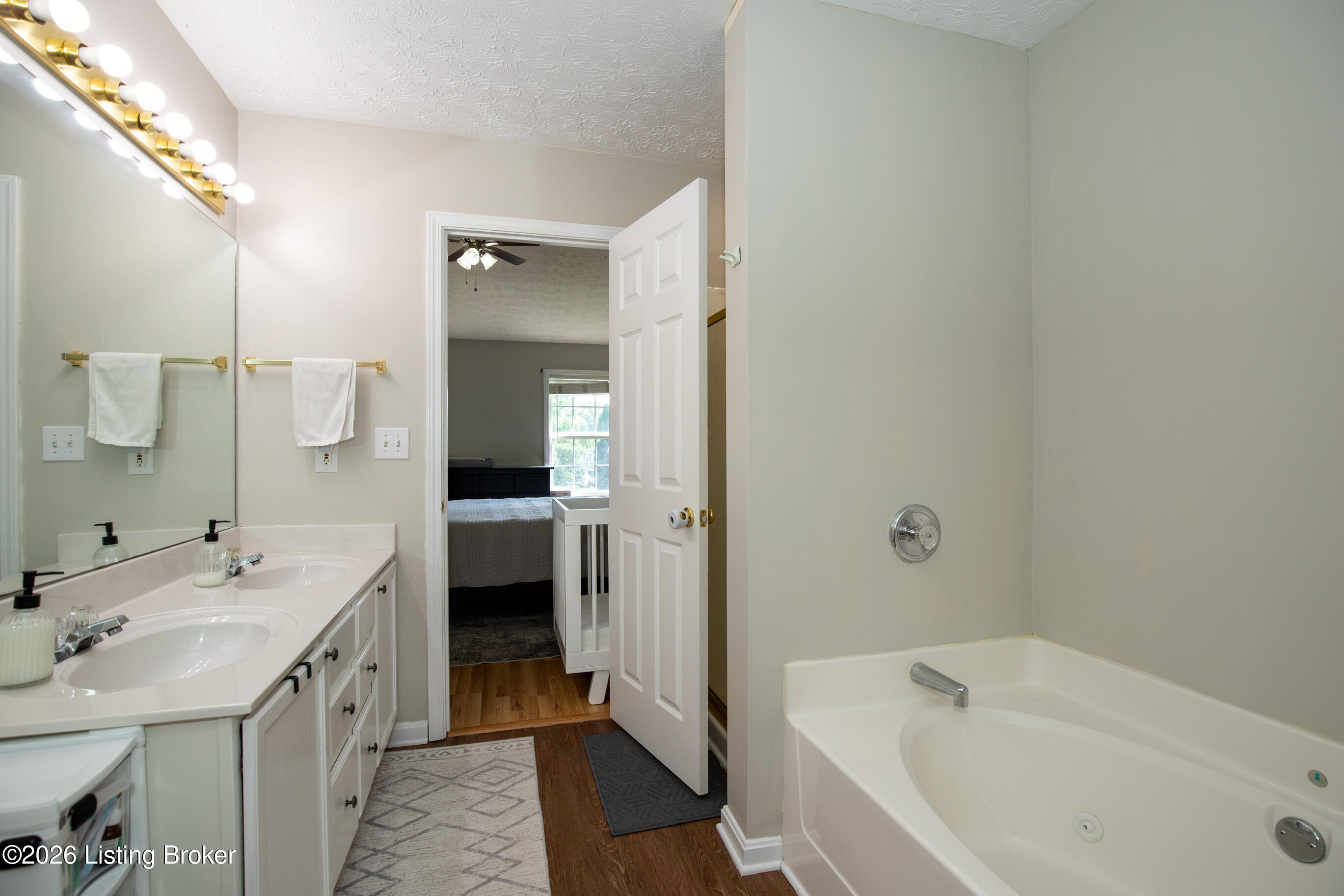 4909 Middlesex Dr