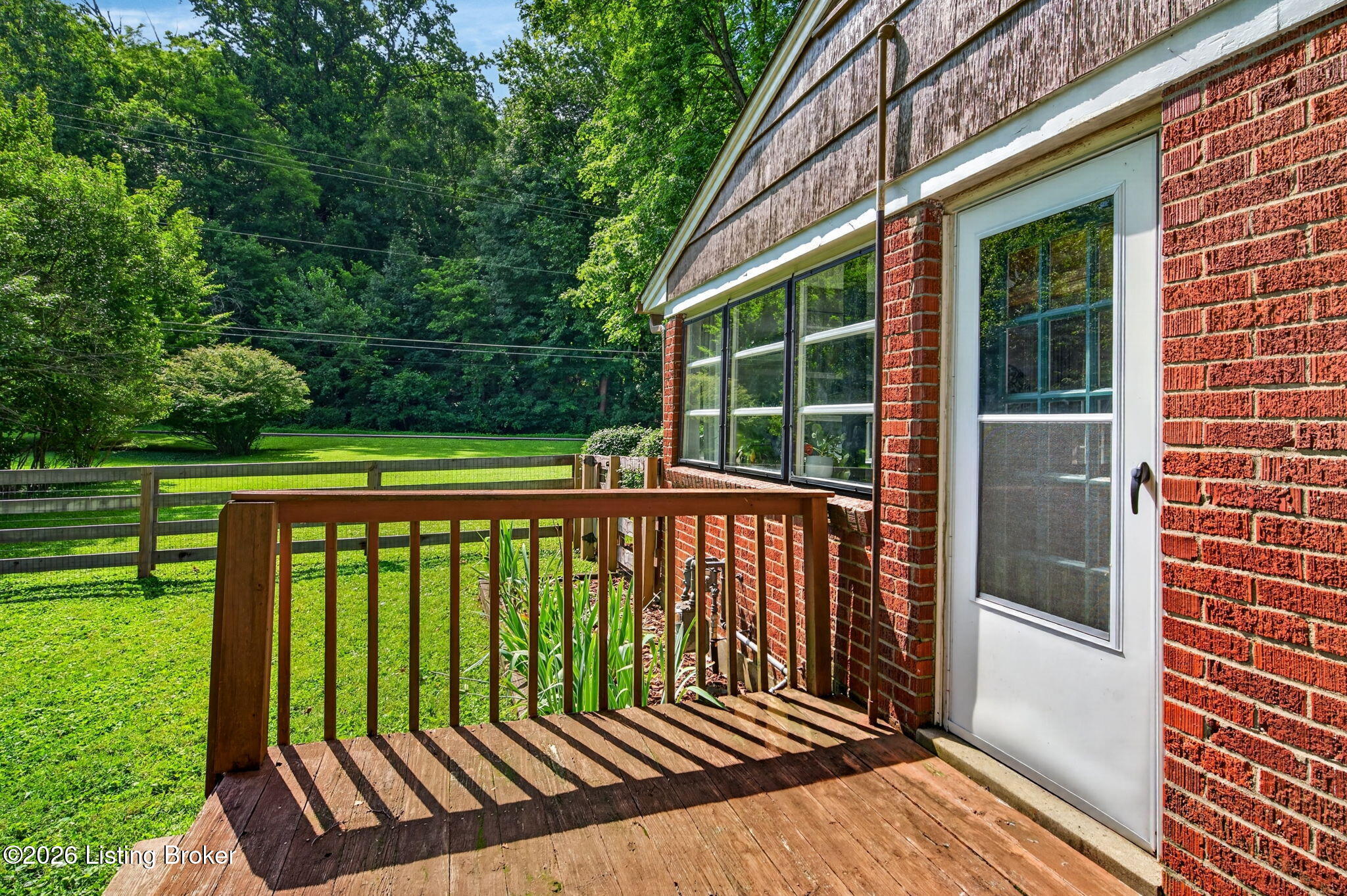 2104 N Rose Island Rd