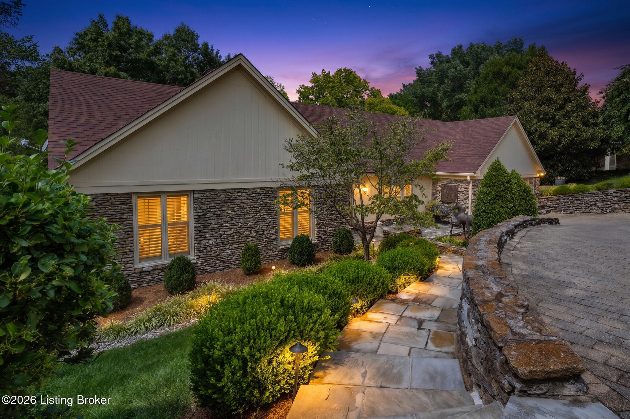 1138 Rostrevor Cir