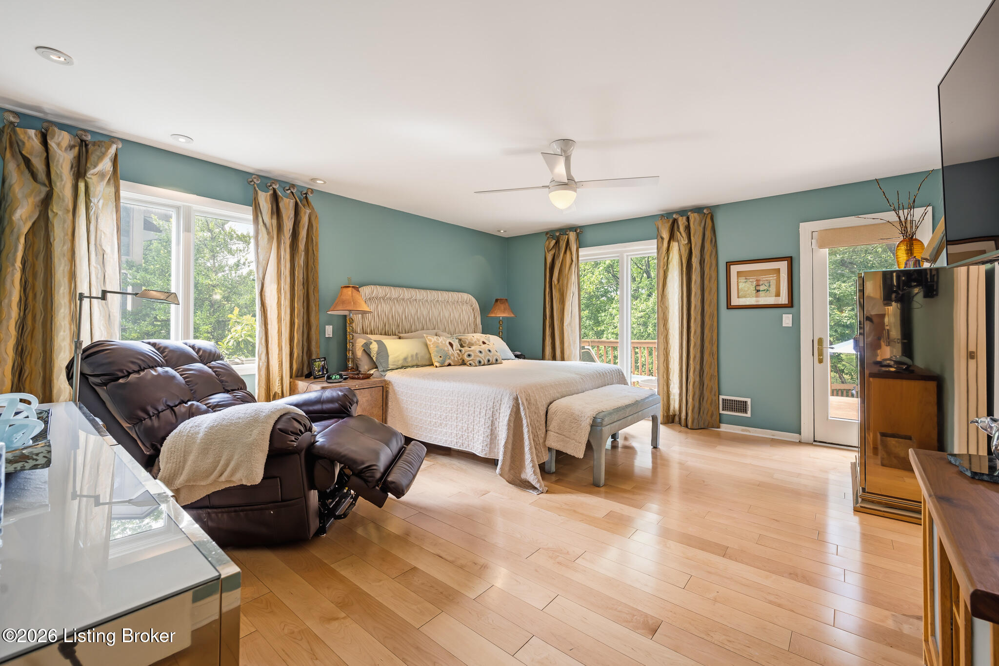 1138 Rostrevor Cir