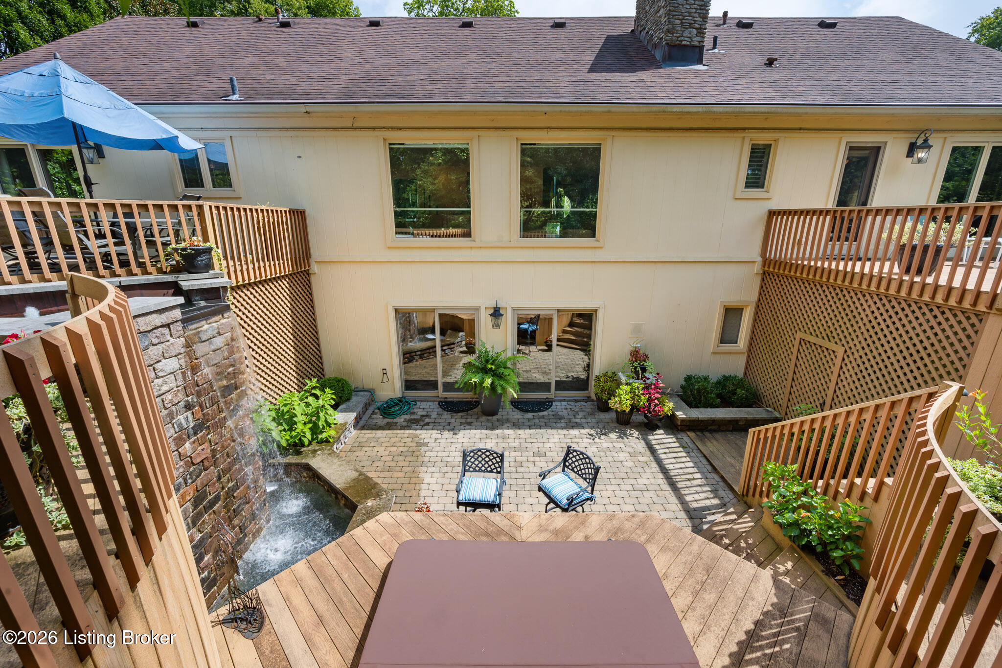 1138 Rostrevor Cir