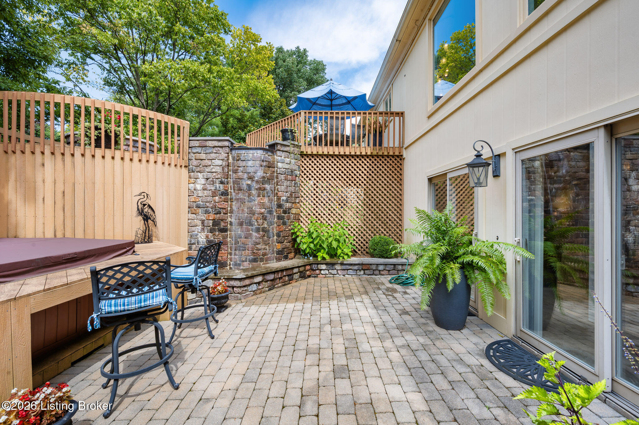 1138 Rostrevor Cir