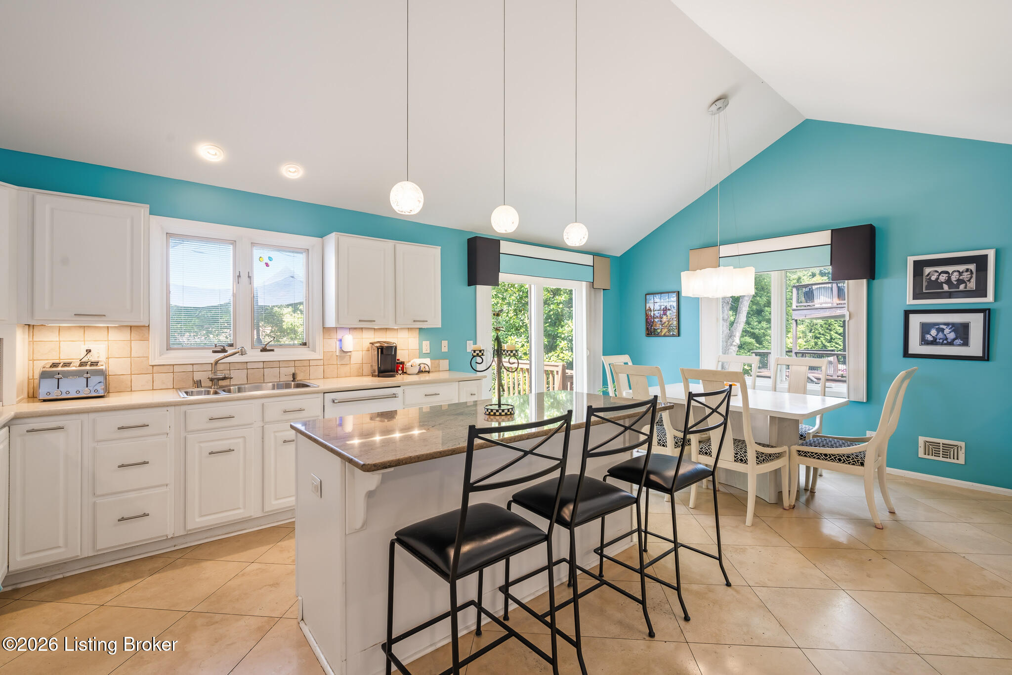 1138 Rostrevor Cir