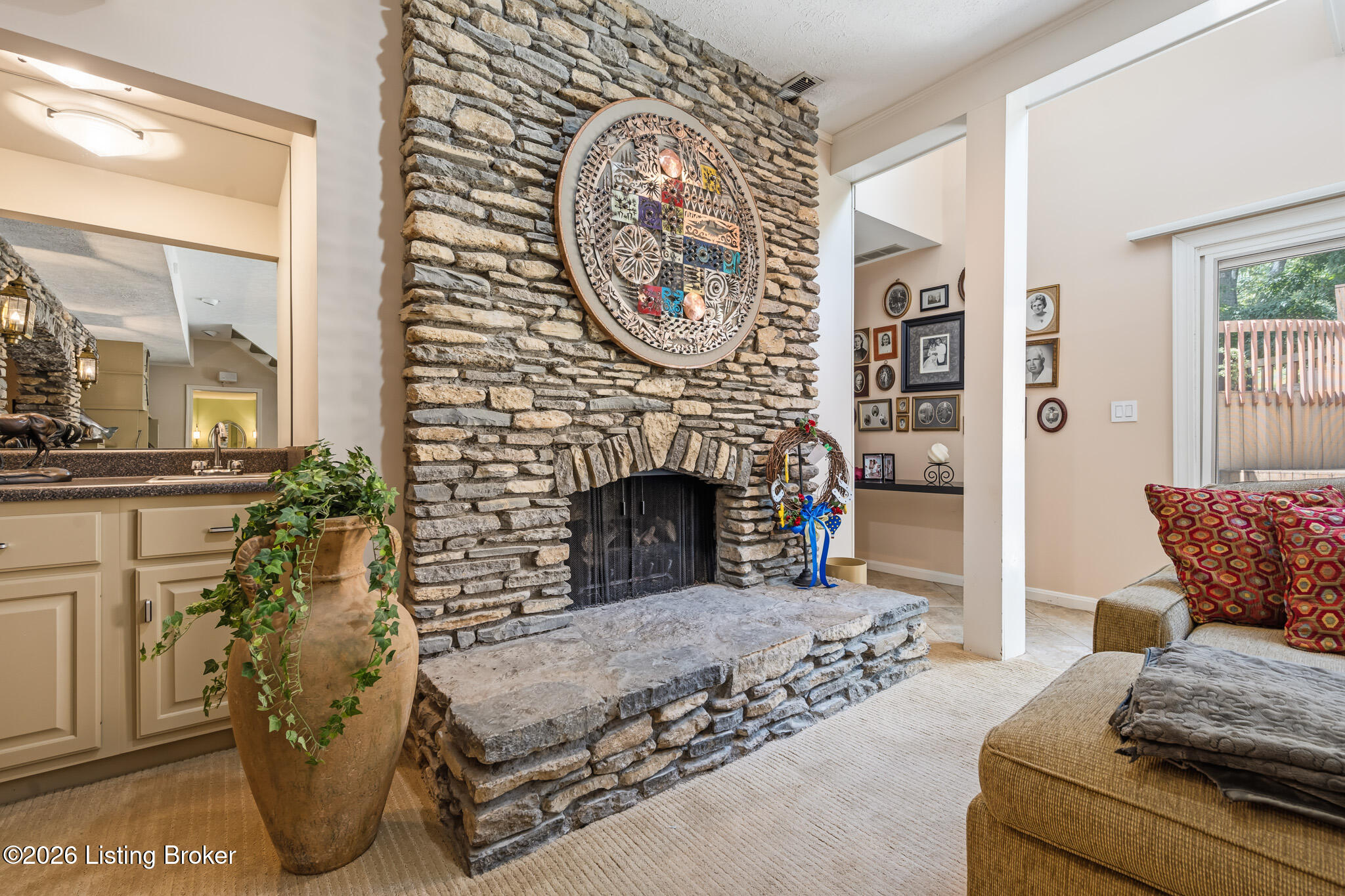 1138 Rostrevor Cir