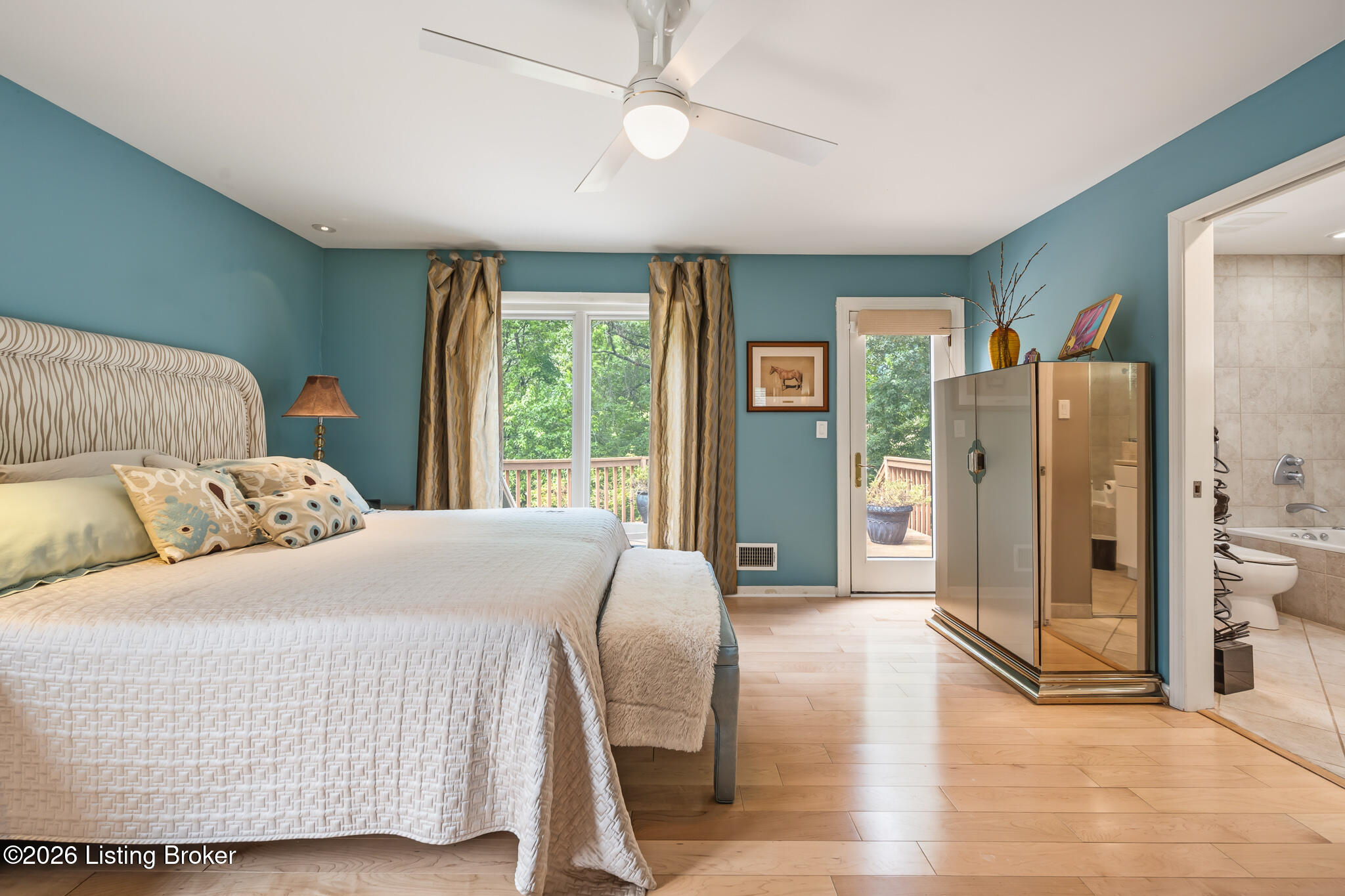 1138 Rostrevor Cir