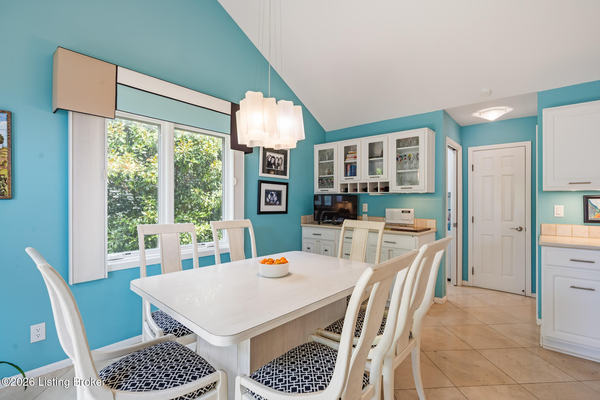 1138 Rostrevor Cir