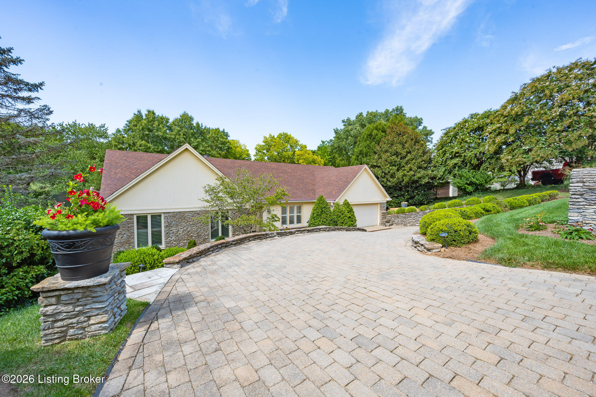 1138 Rostrevor Cir