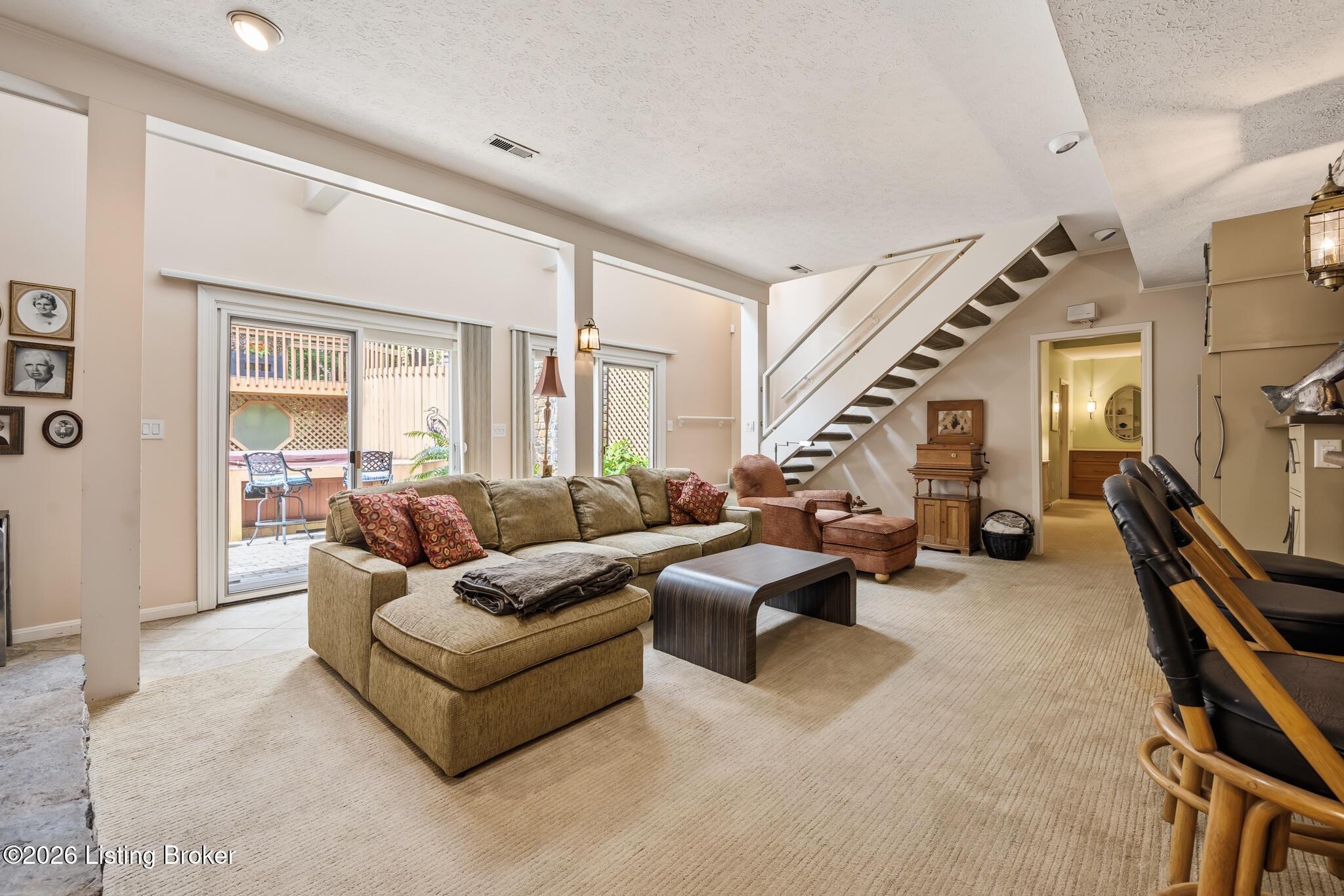 1138 Rostrevor Cir