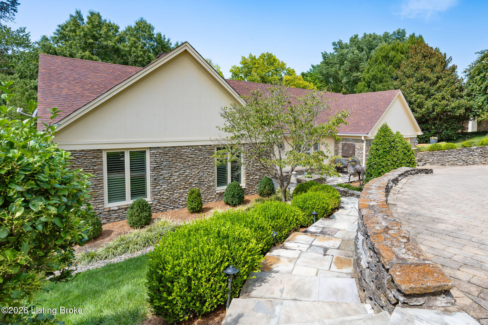 1138 Rostrevor Cir