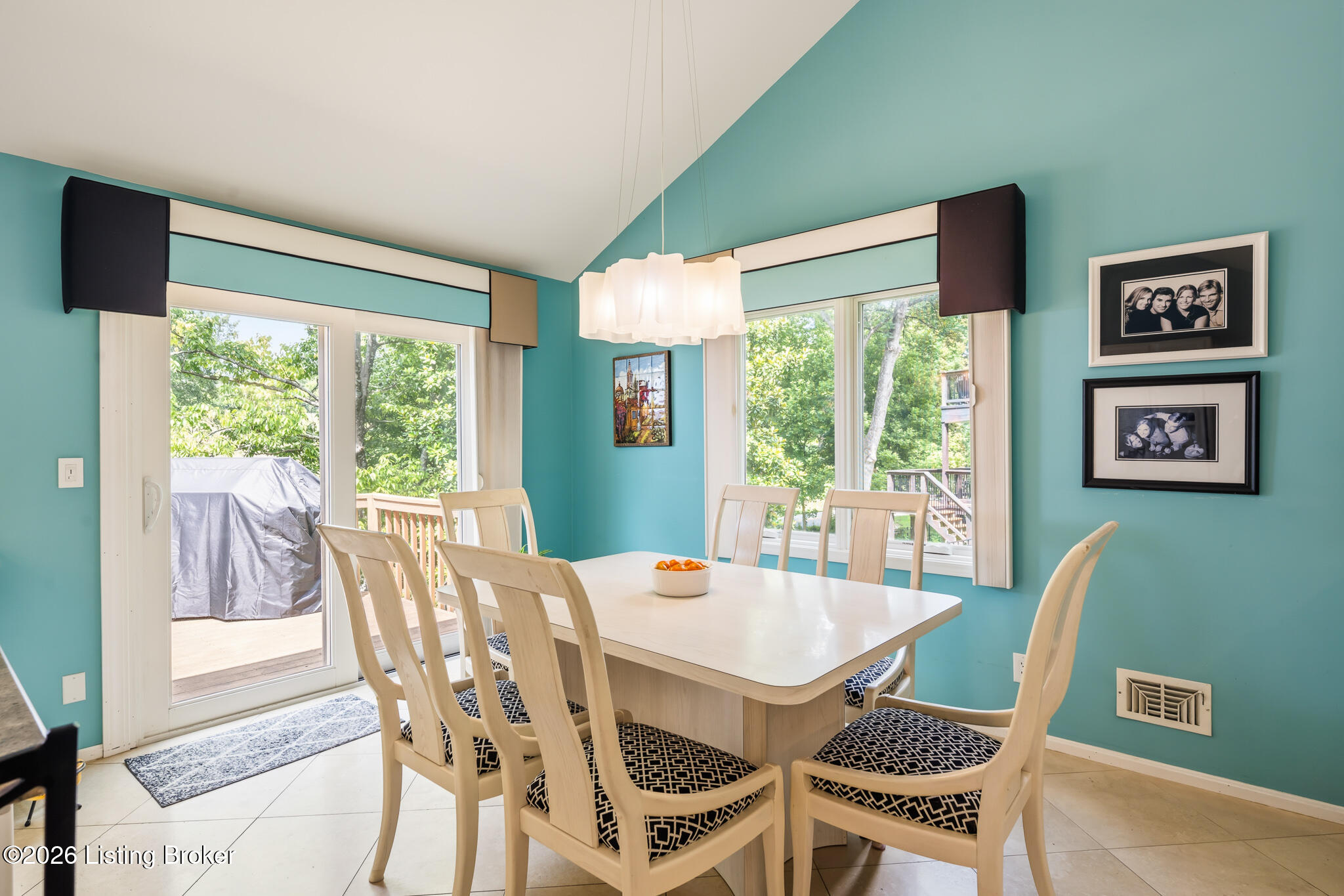 1138 Rostrevor Cir