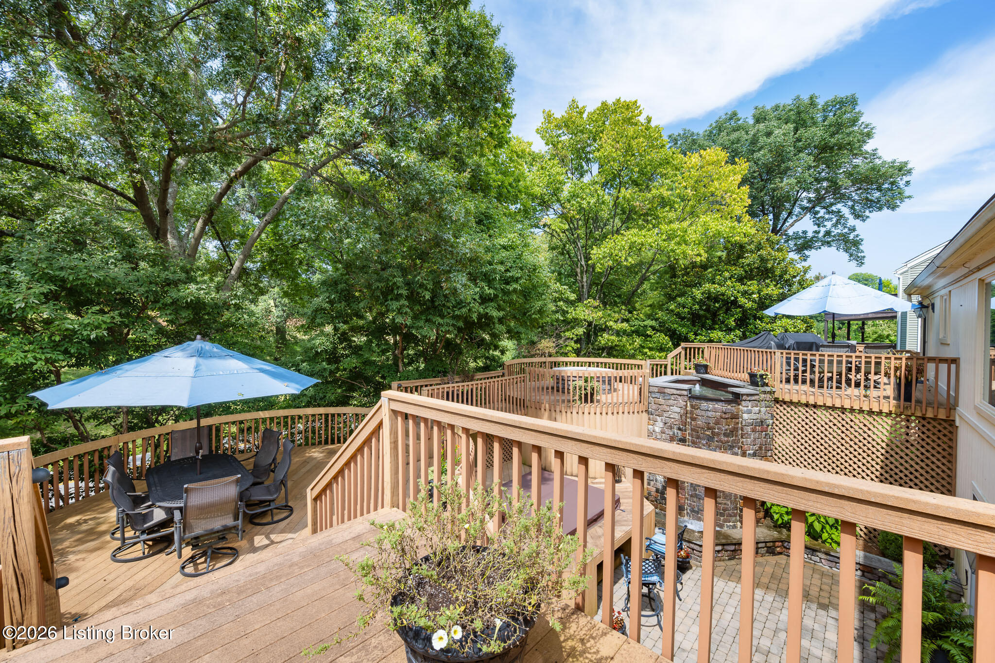 1138 Rostrevor Cir