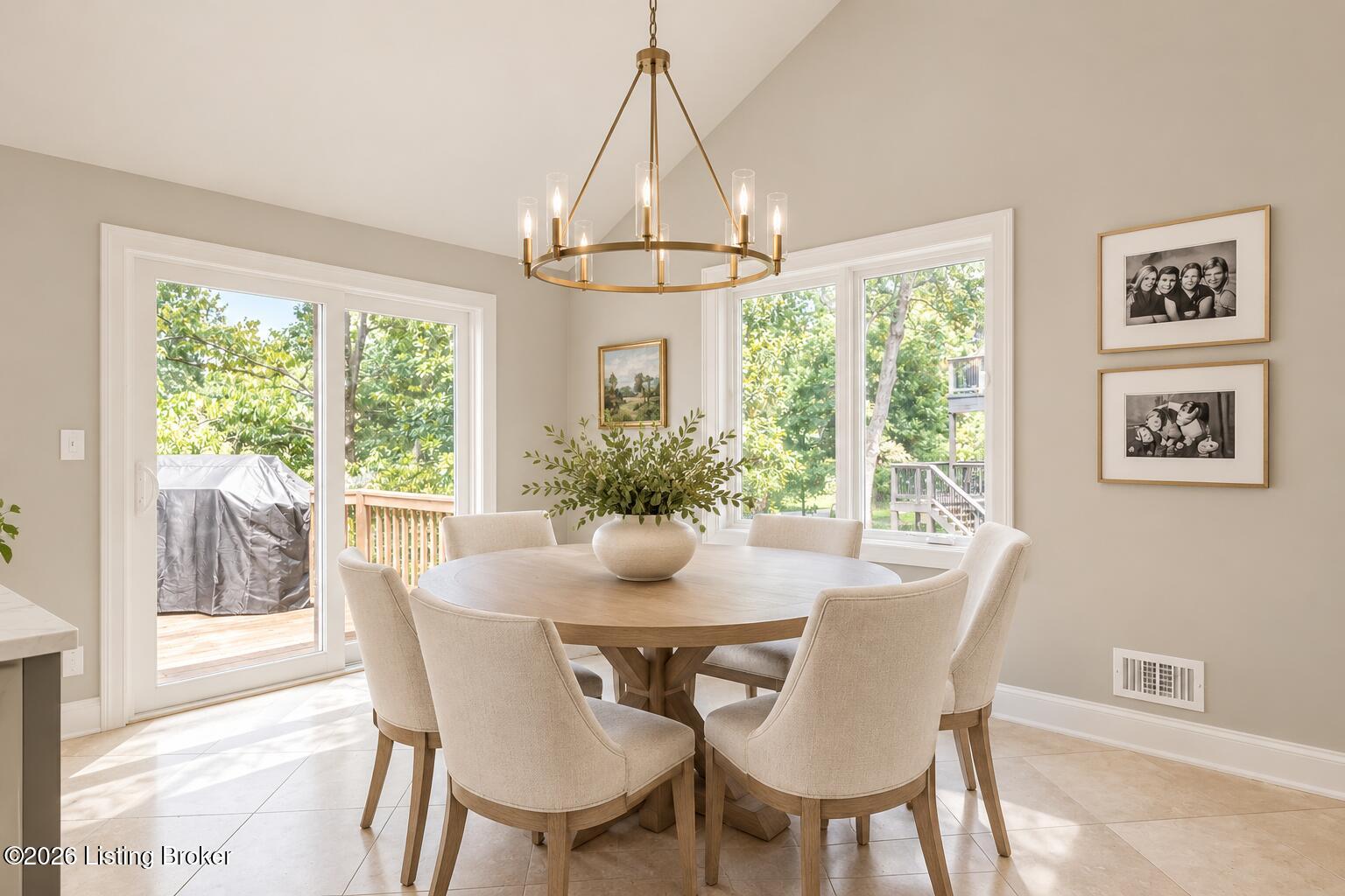 1138 Rostrevor Cir