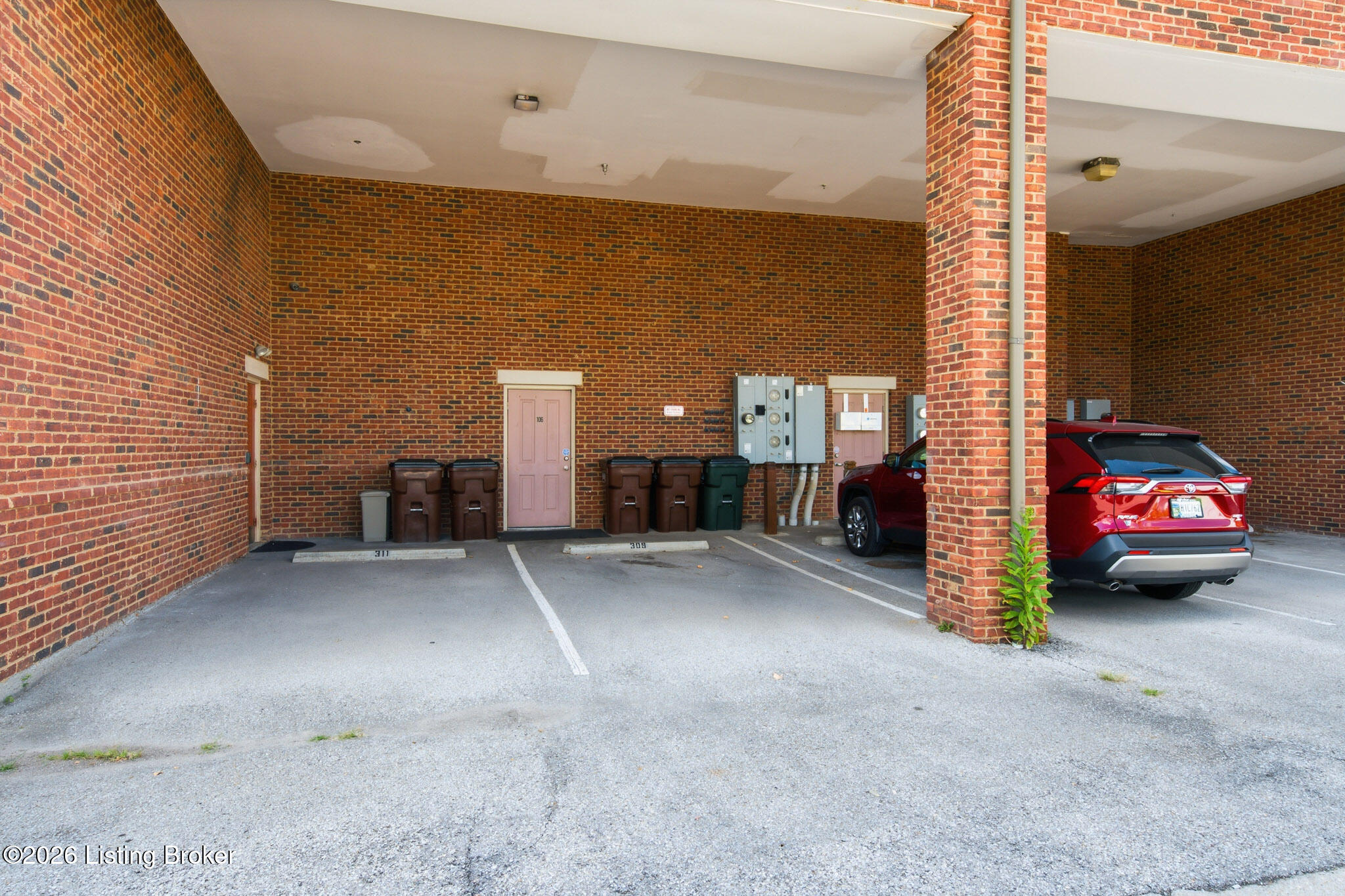 10619 Meeting St 309