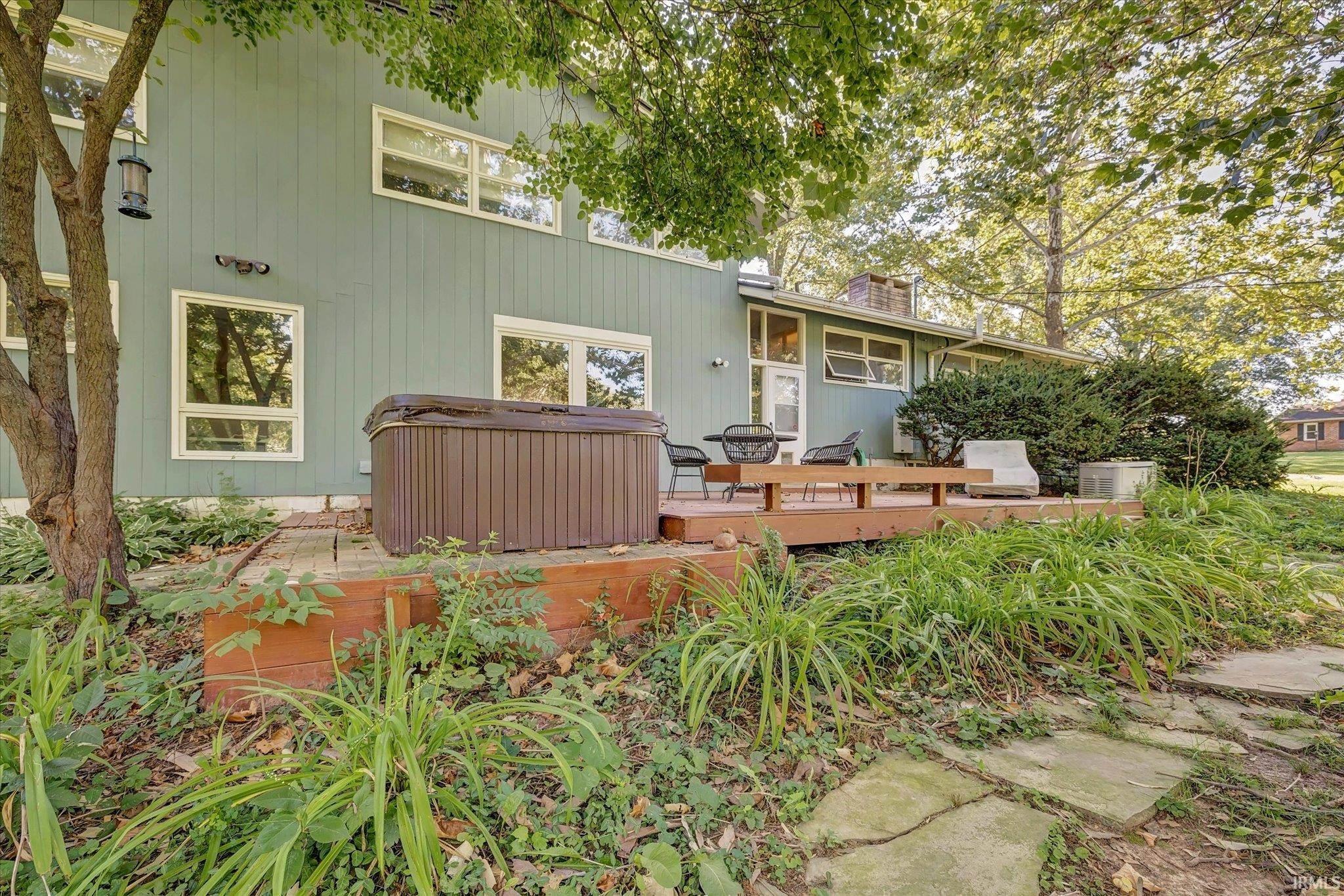 614 S Meadowbrook Drive