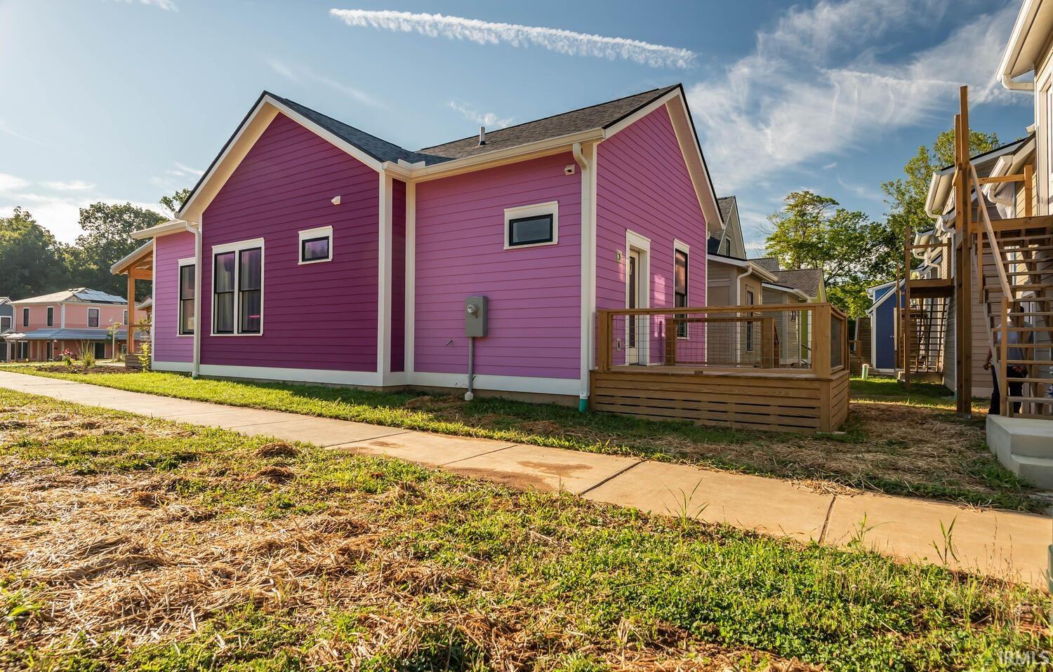 1262 E Short Street
