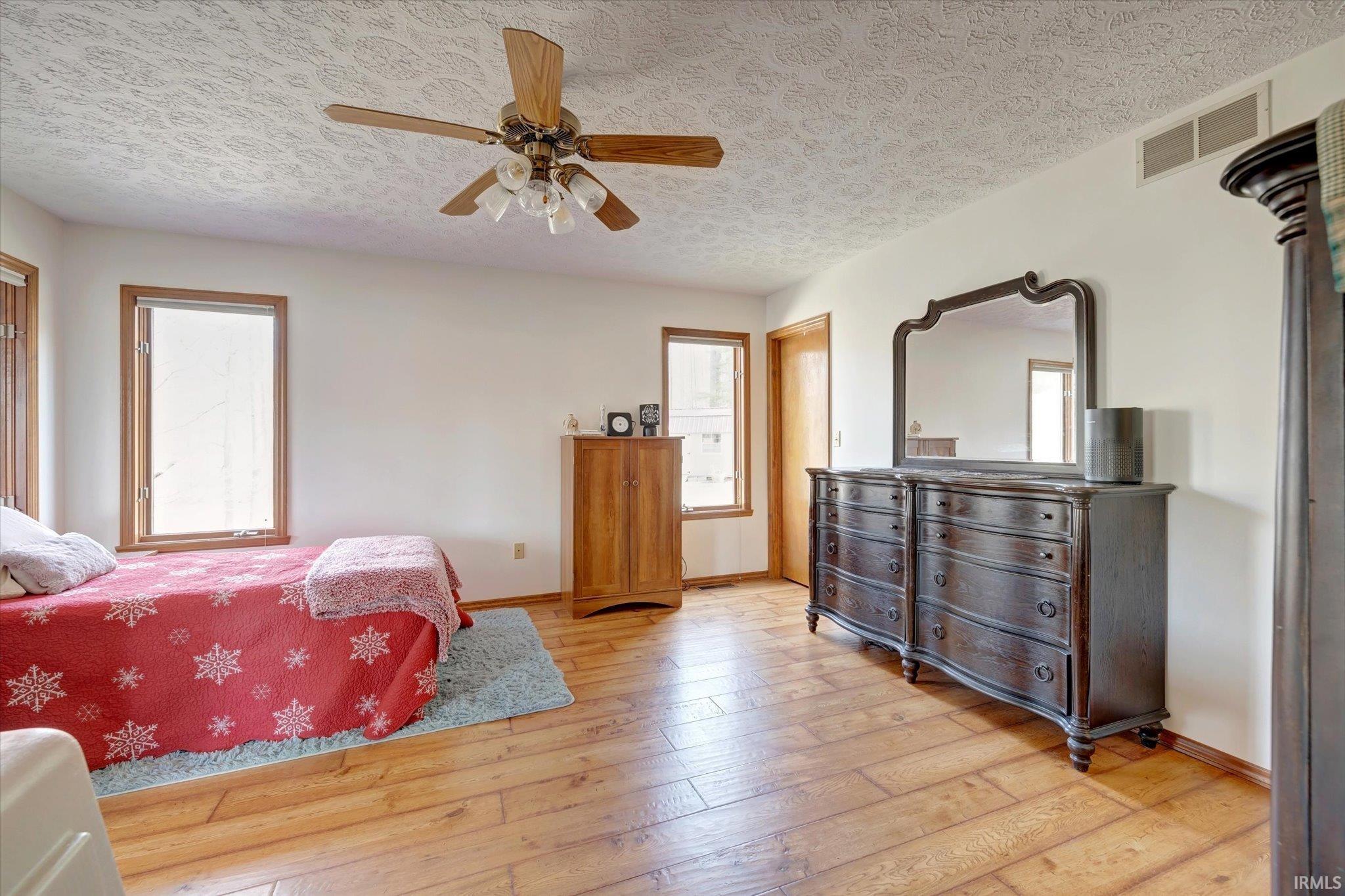 1291 Lakeside Drive