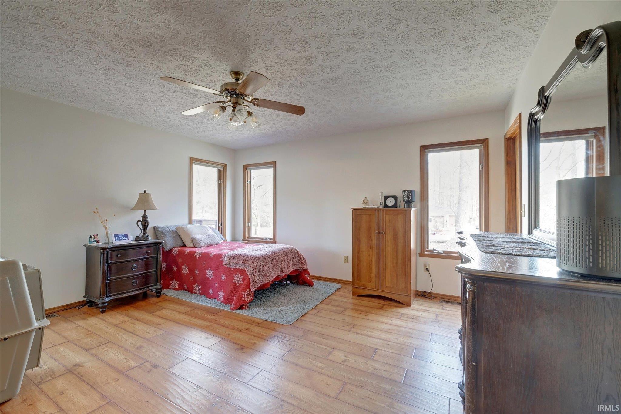 1291 Lakeside Drive