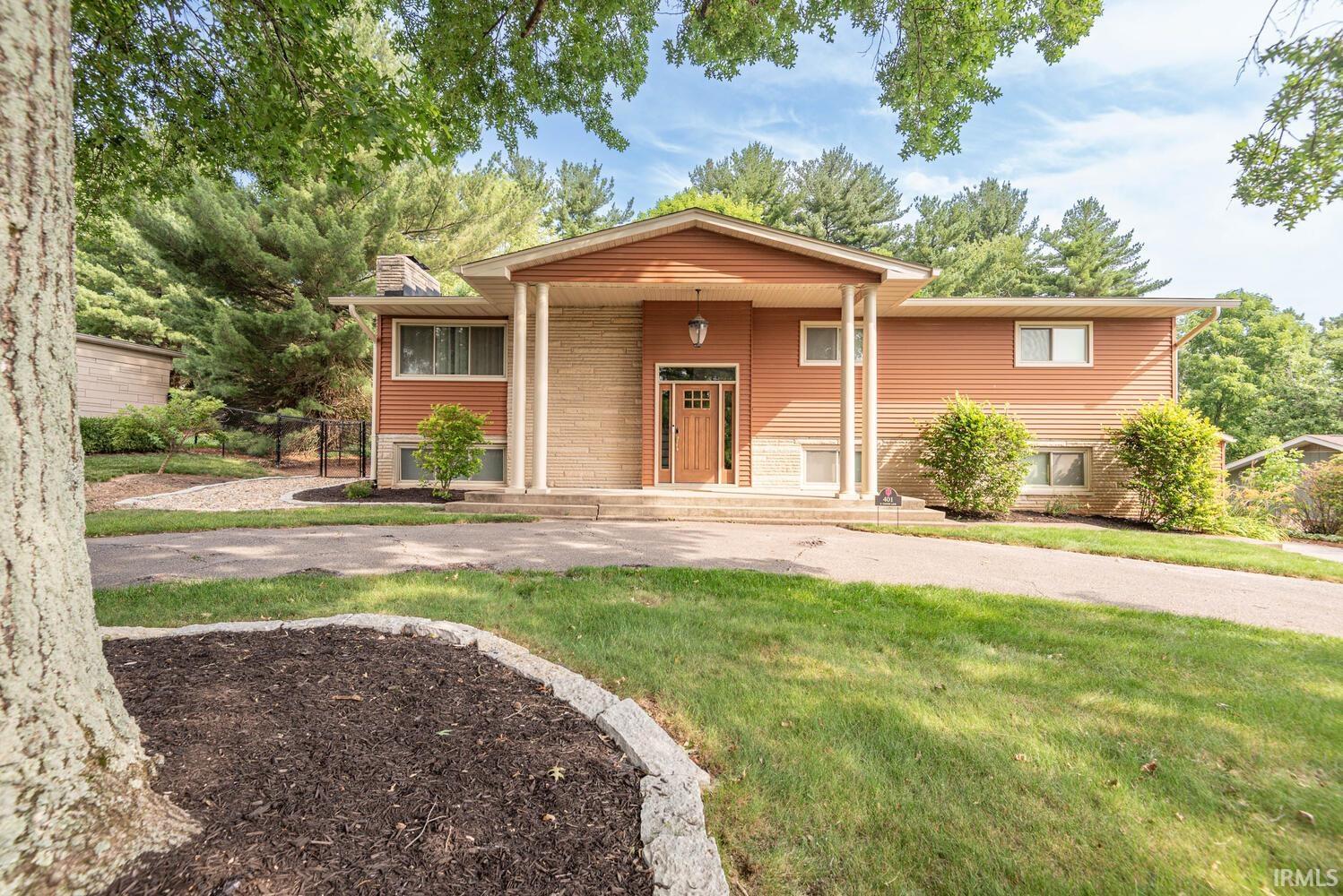 401 E Clover Lane
