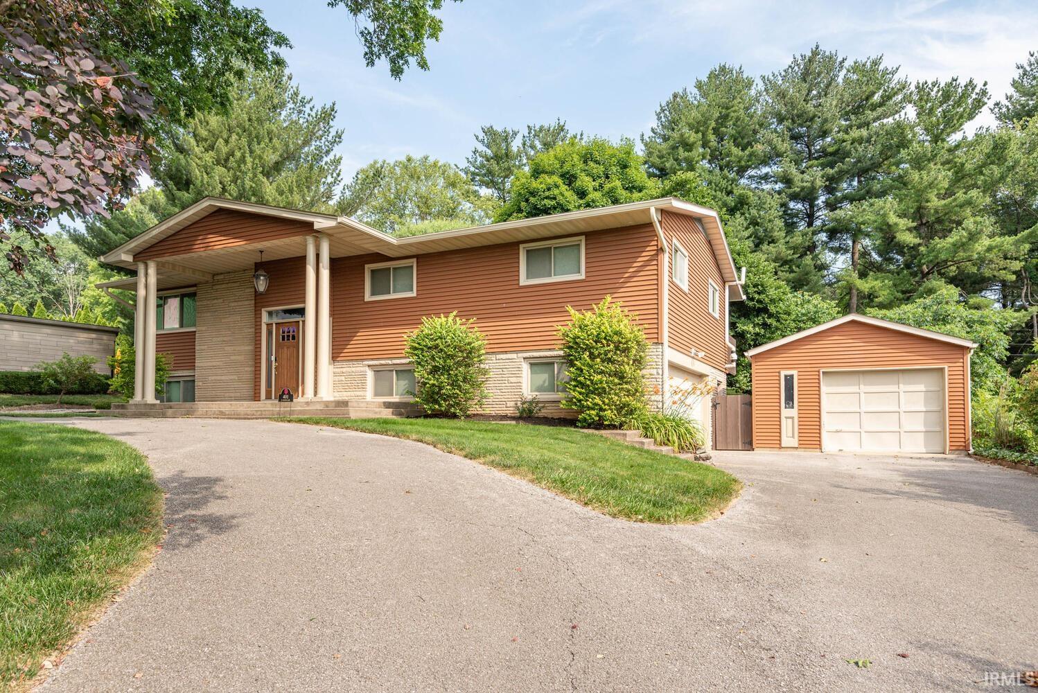 401 E Clover Lane