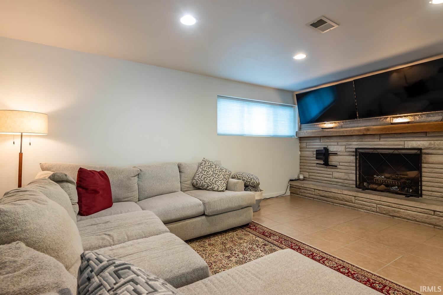 401 E Clover Lane