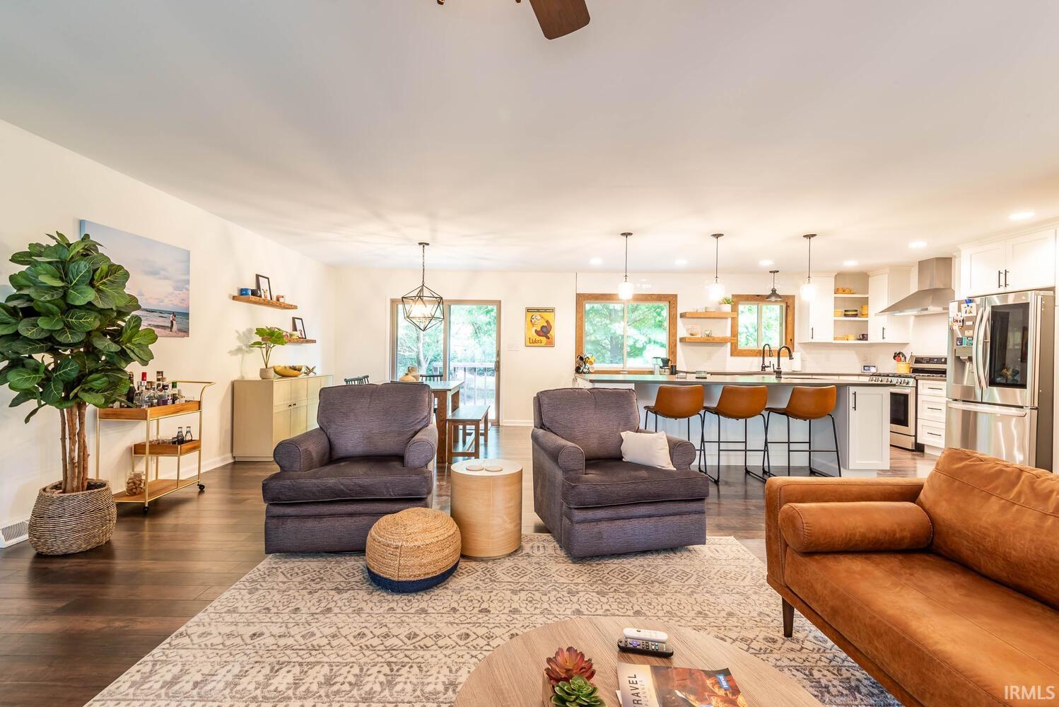401 E Clover Lane