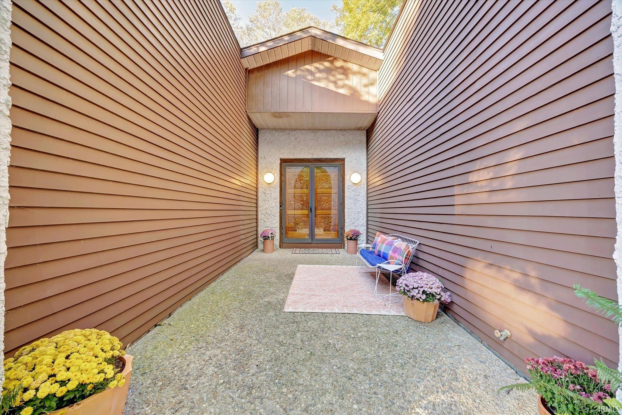 200 E Clover Lane