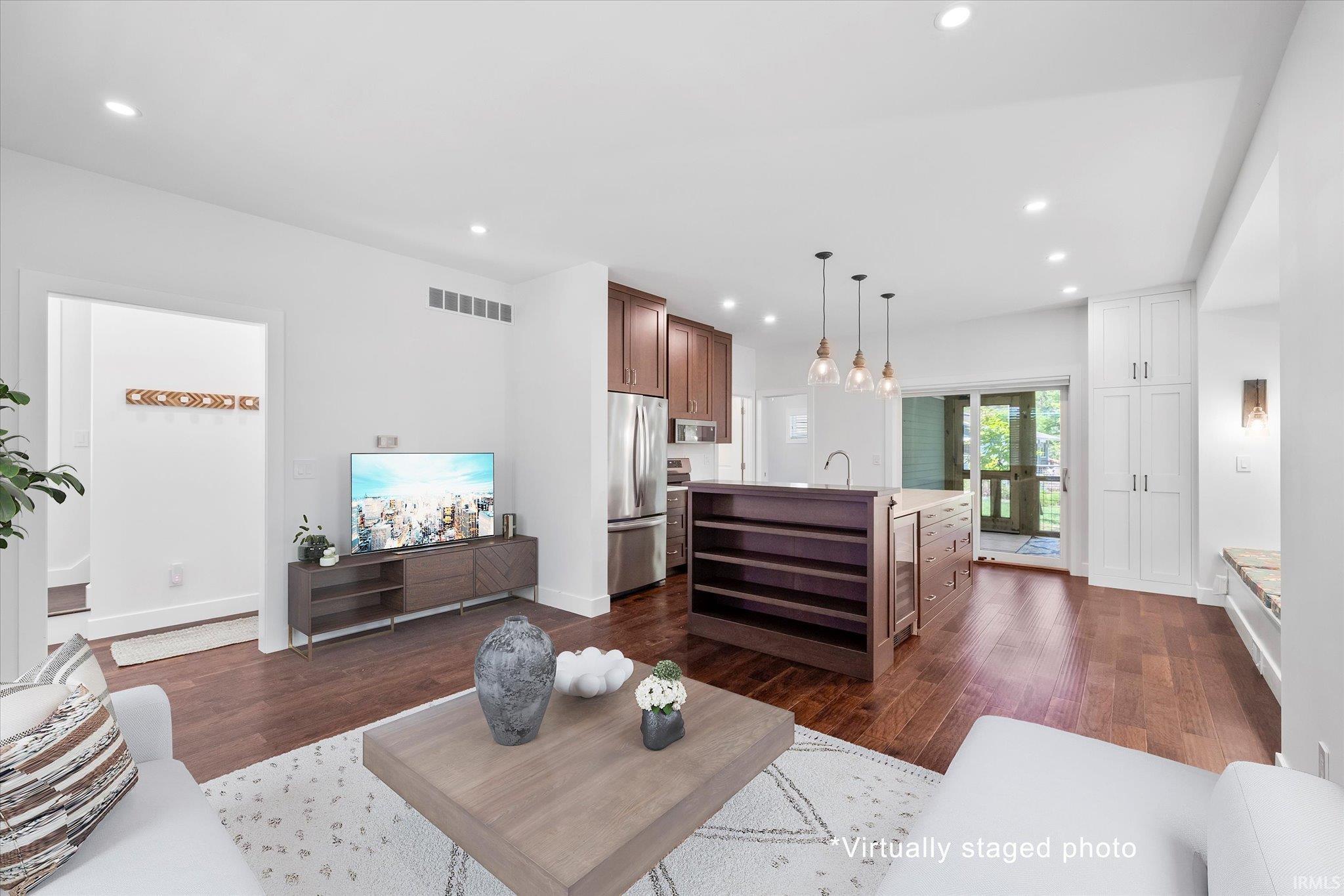 1324 E Short Street