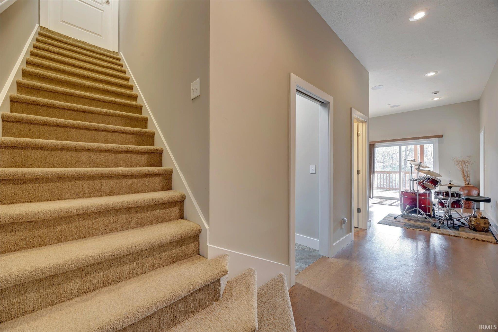 1594 S Hathaway Court