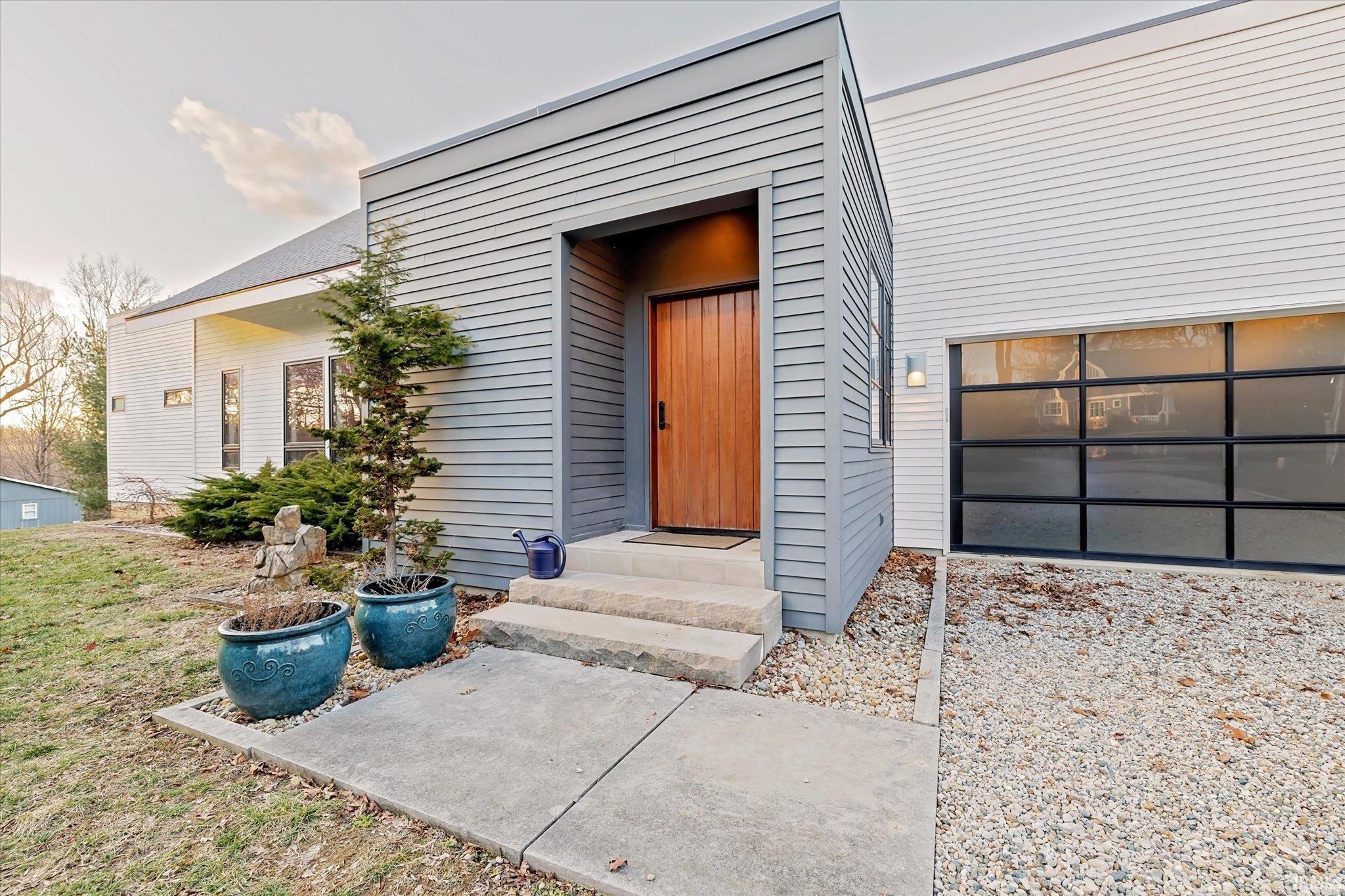 5767 E Kings Road