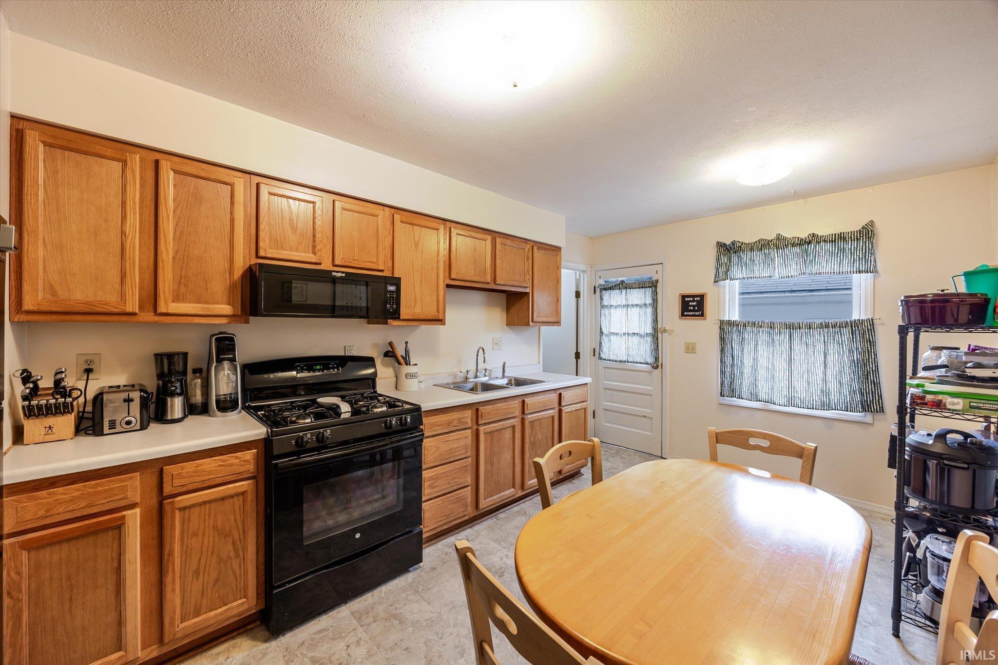 837 W 6th Street