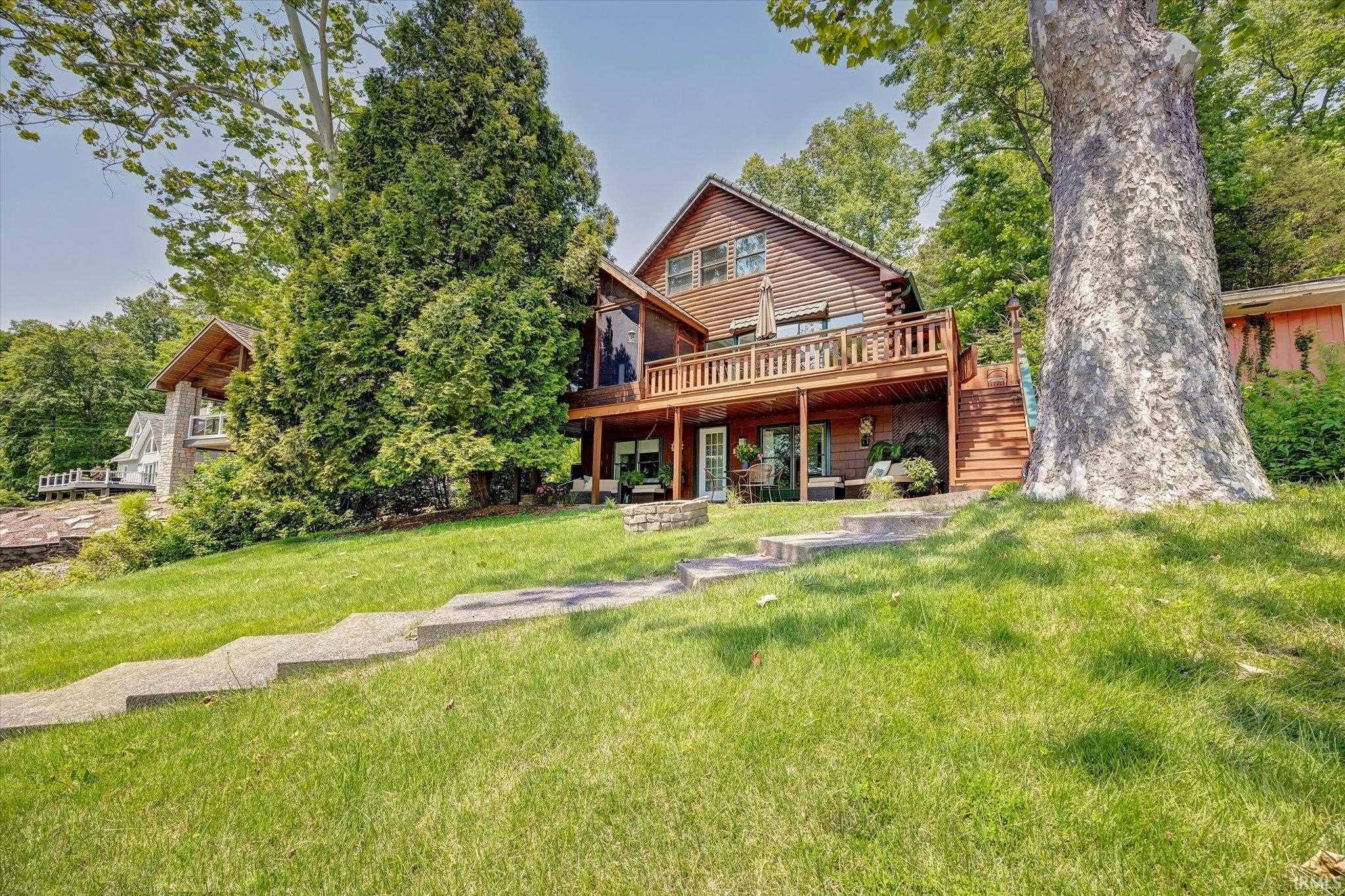 8015 N Lakeview Drive