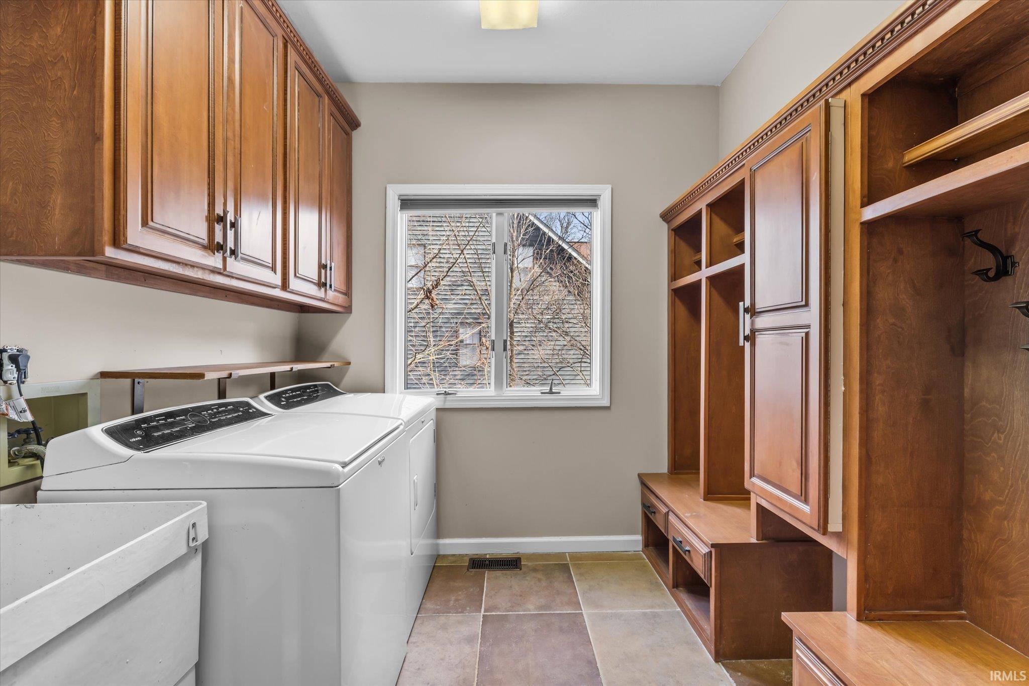 2344 E Linden Hill Drive