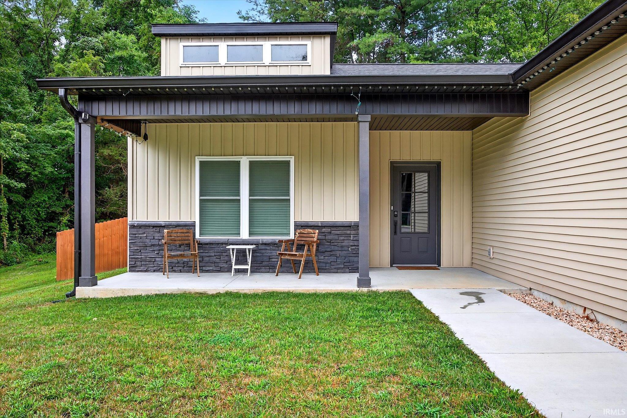 982 S Lantern Lane