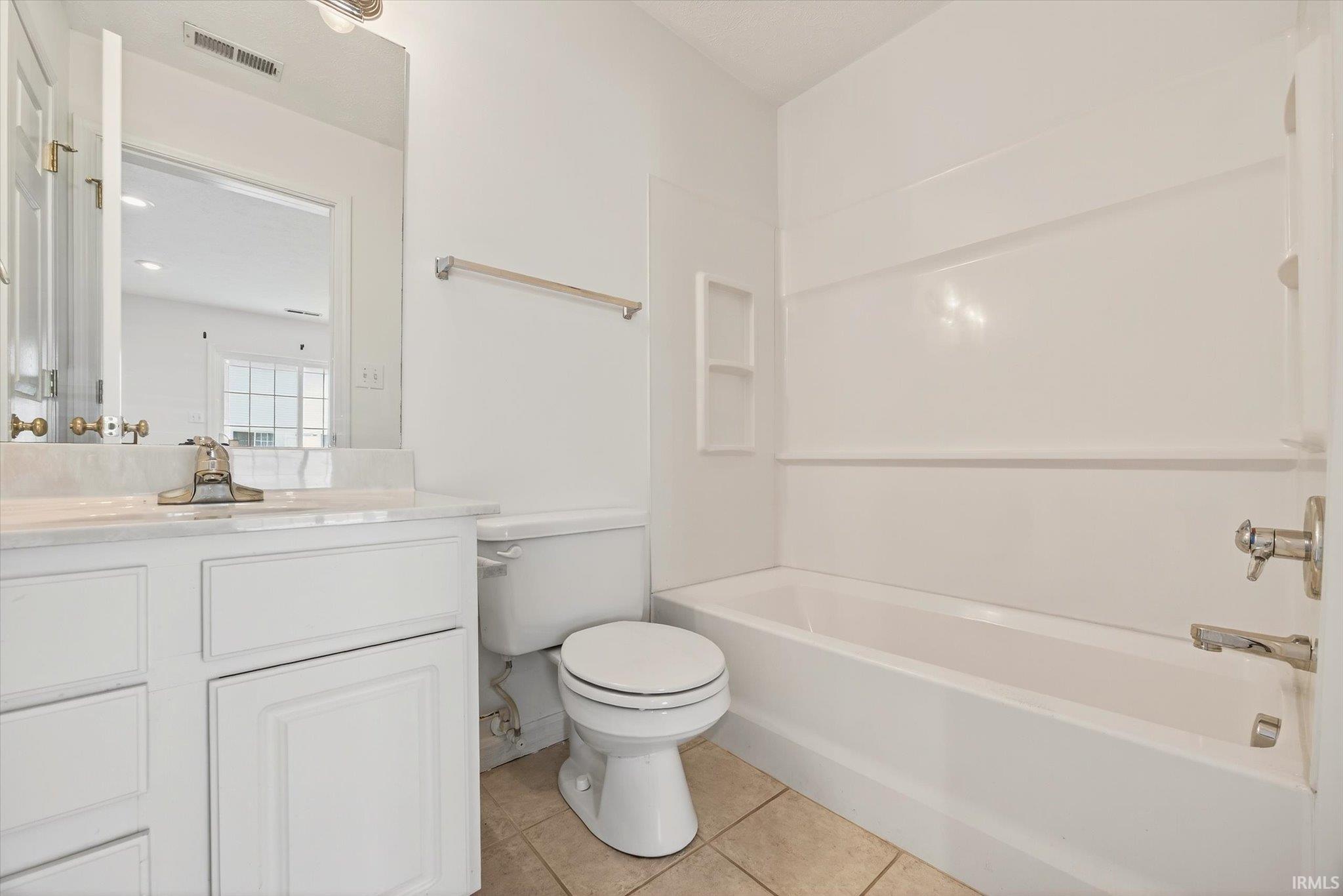 2627 E Oaklawn Court