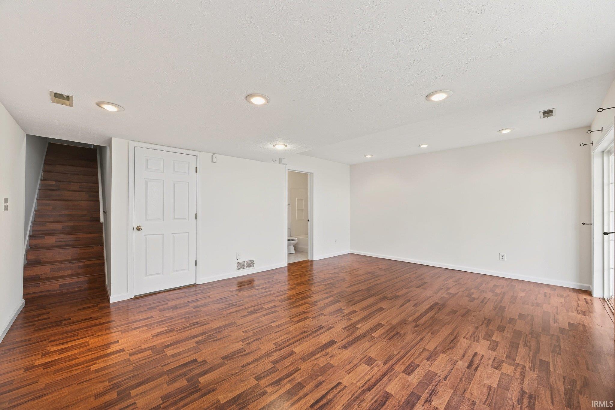 2627 E Oaklawn Court