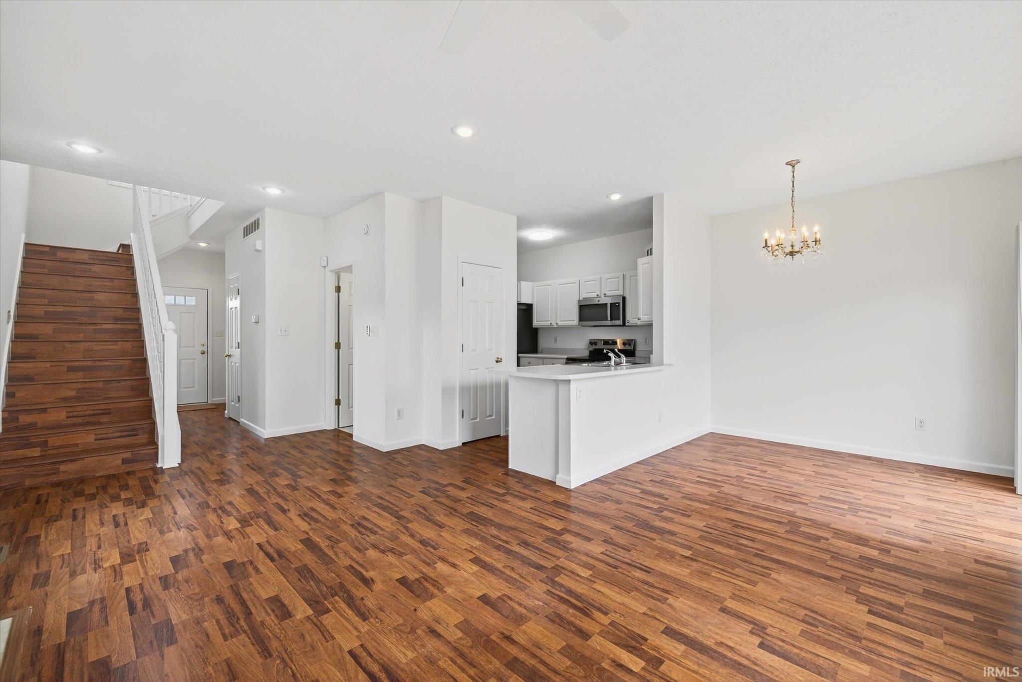2627 E Oaklawn Court