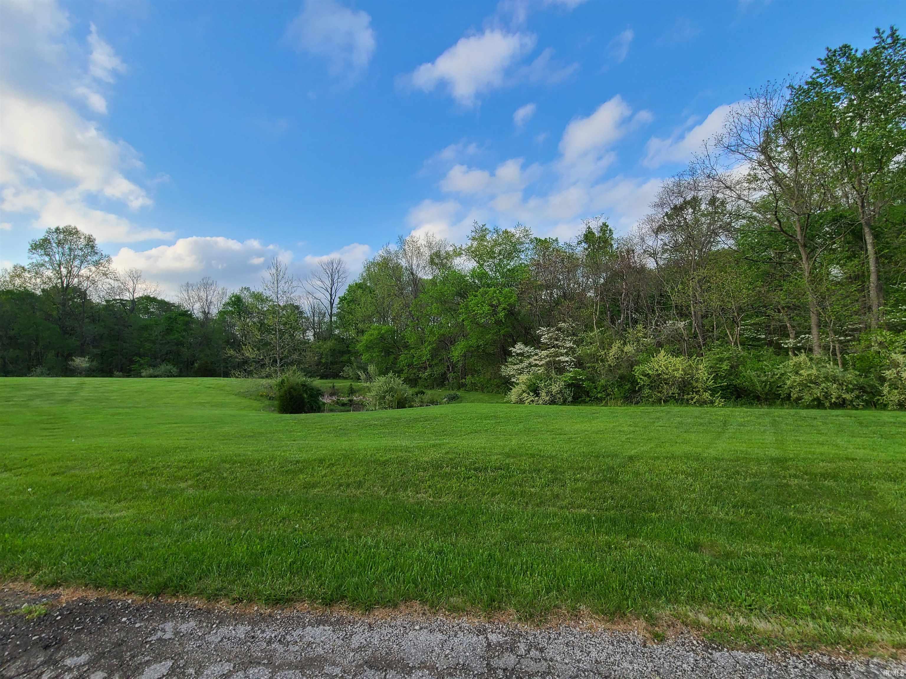 3717 E Commodore Trail