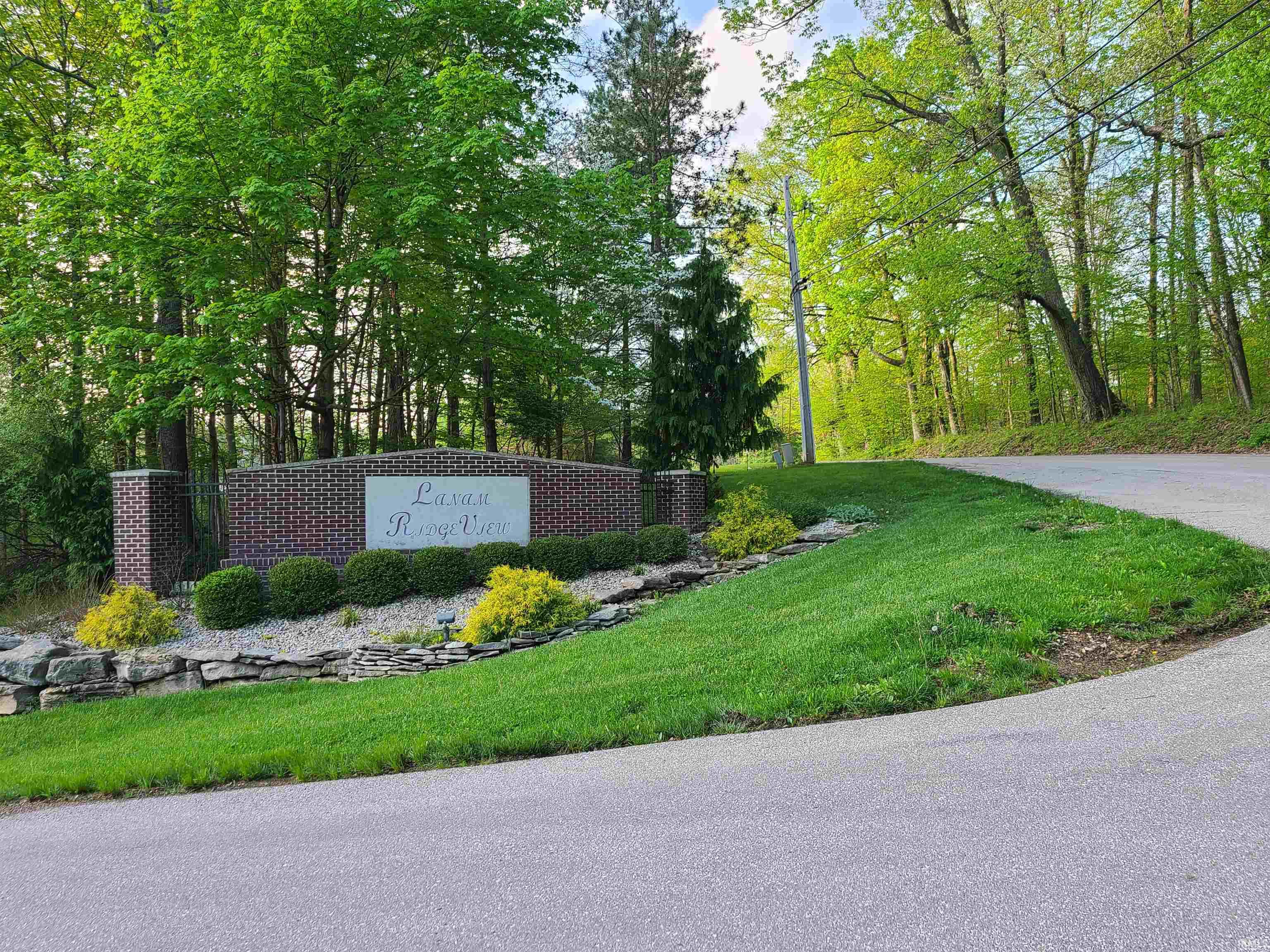 3717 E Commodore Trail