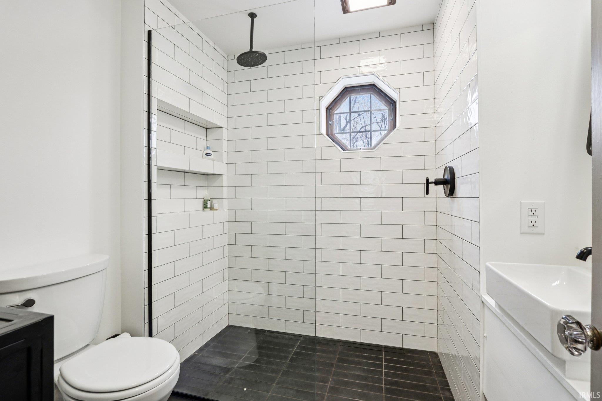 2001 E Hillside Drive Unit: 8
