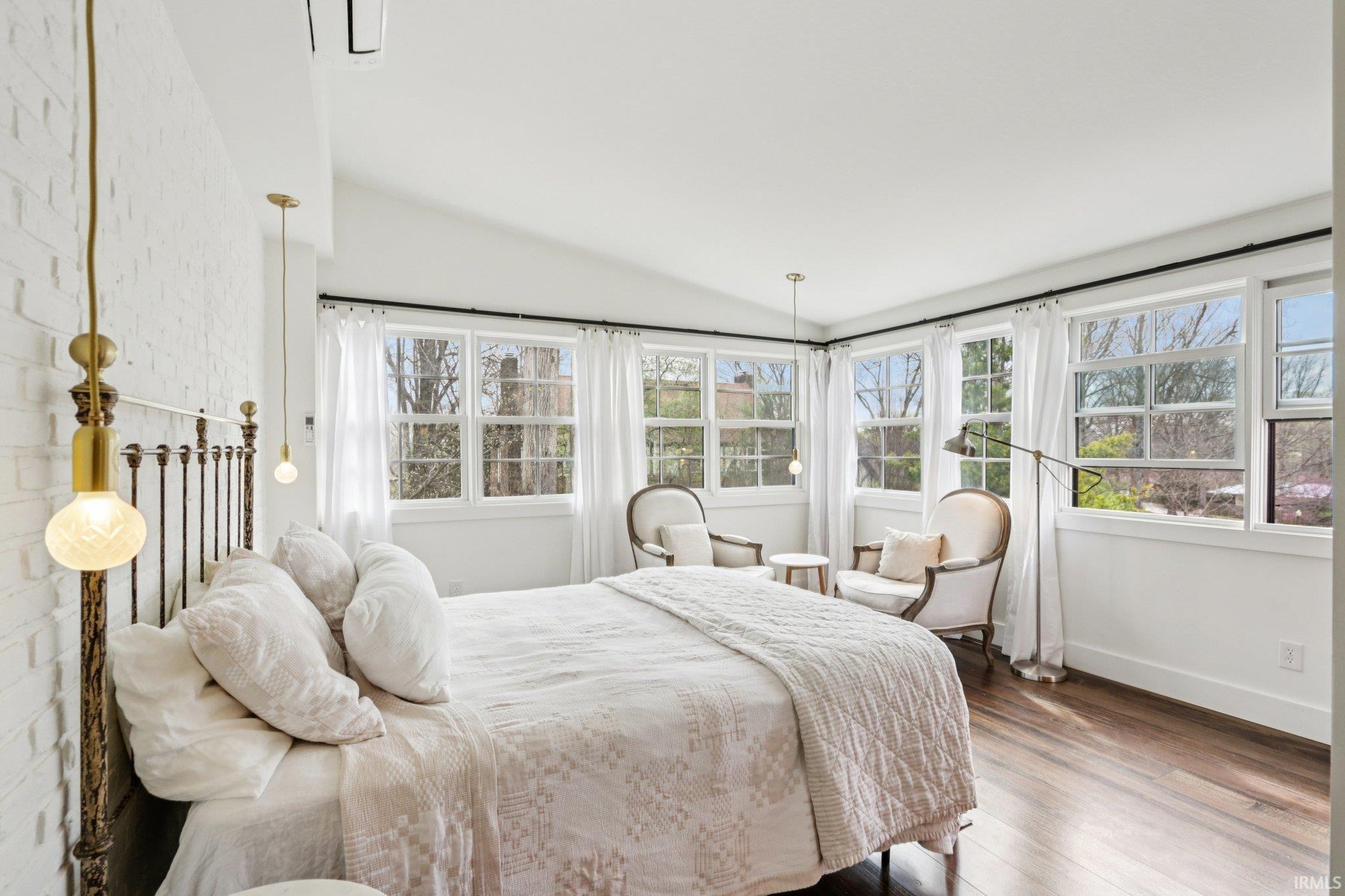 2001 E Hillside Drive Unit: 8