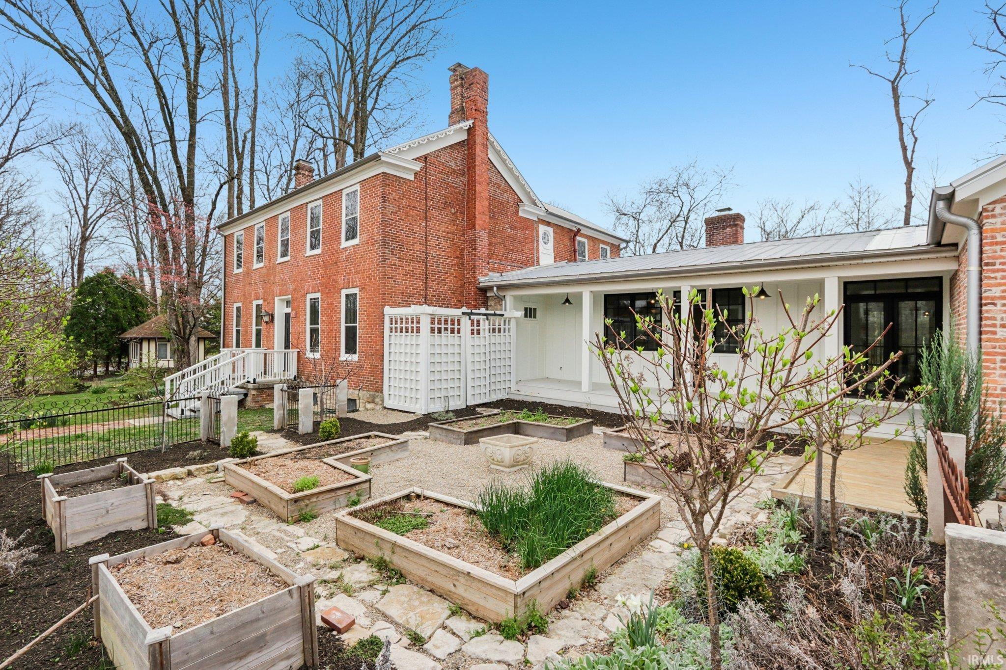 2001 E Hillside Drive Unit: 8