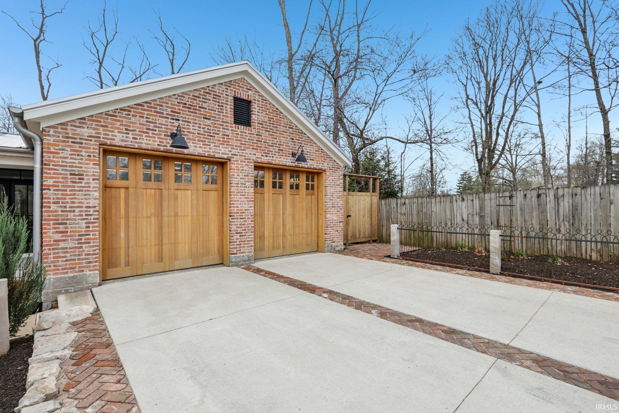 2001 E Hillside Drive Unit: 8