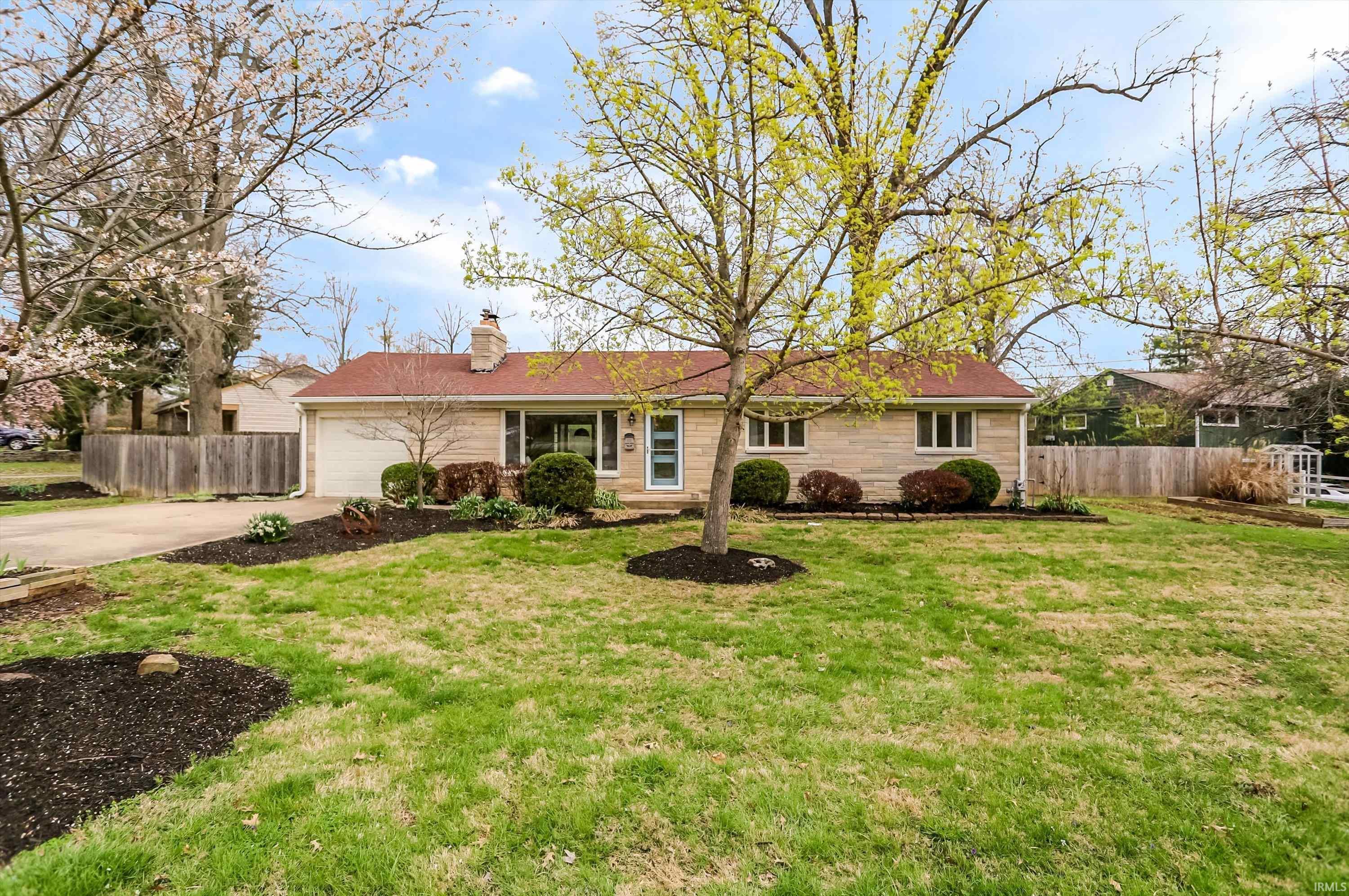 1601 E Ruby Lane