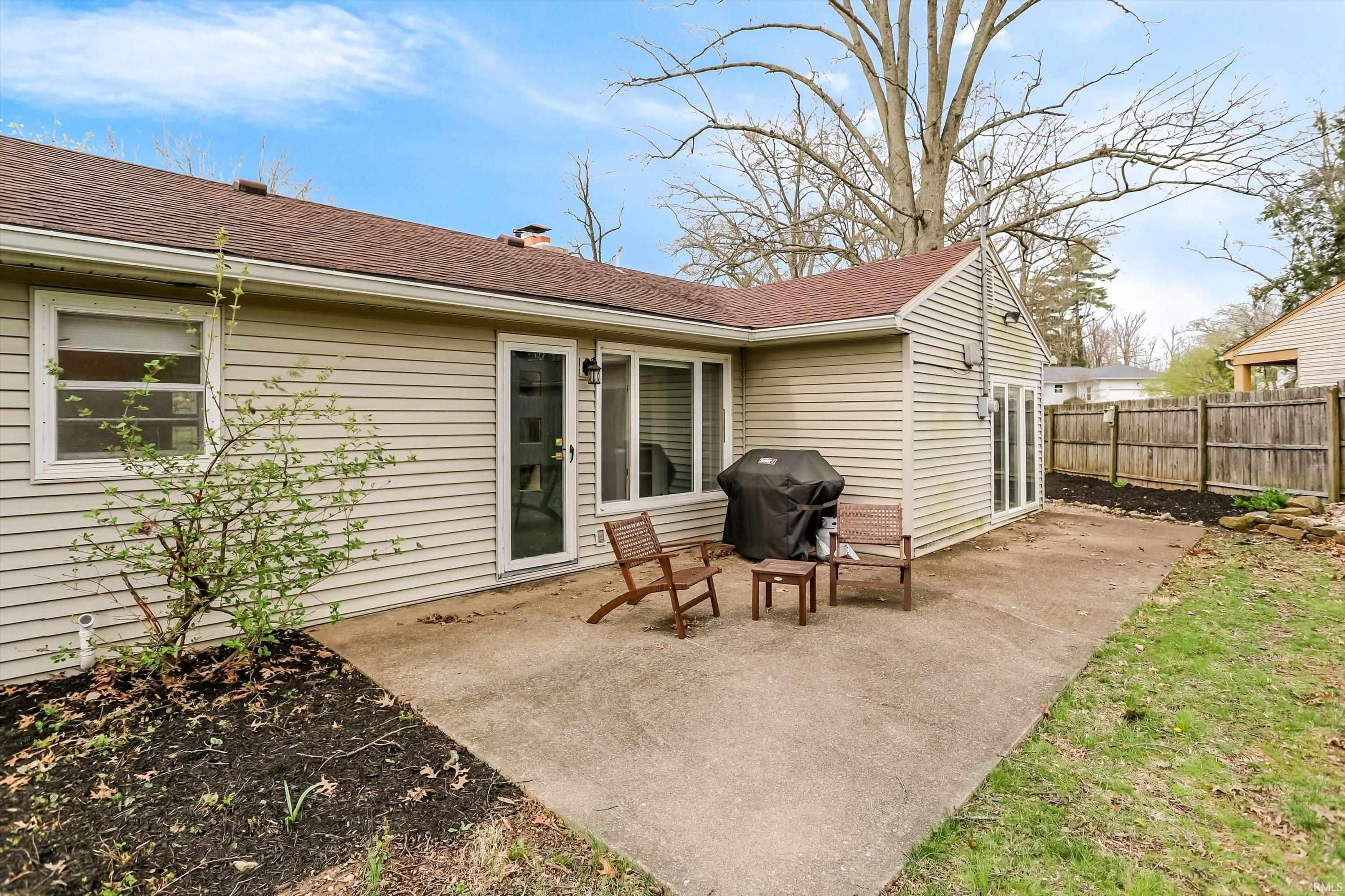 1601 E Ruby Lane