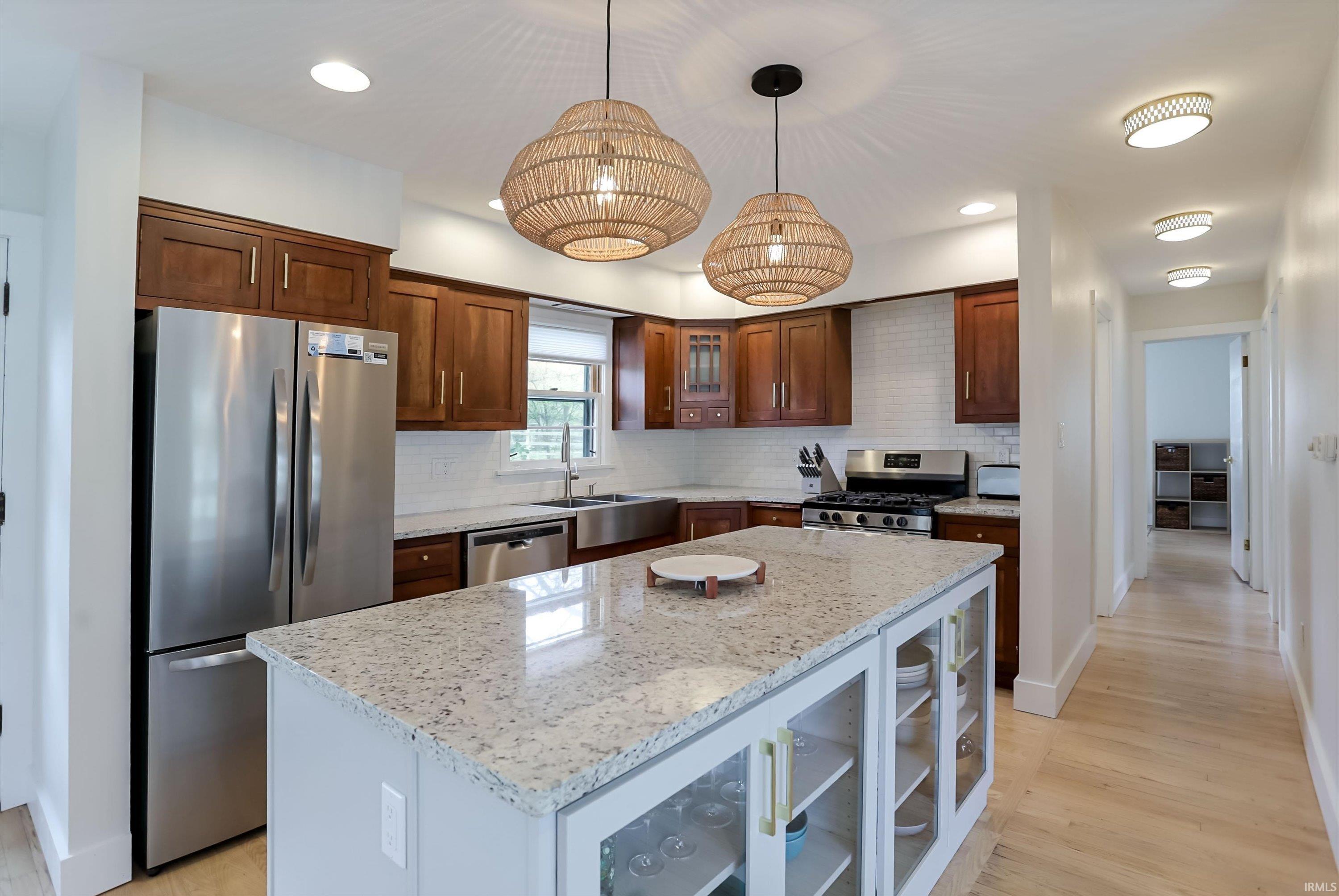 1601 E Ruby Lane